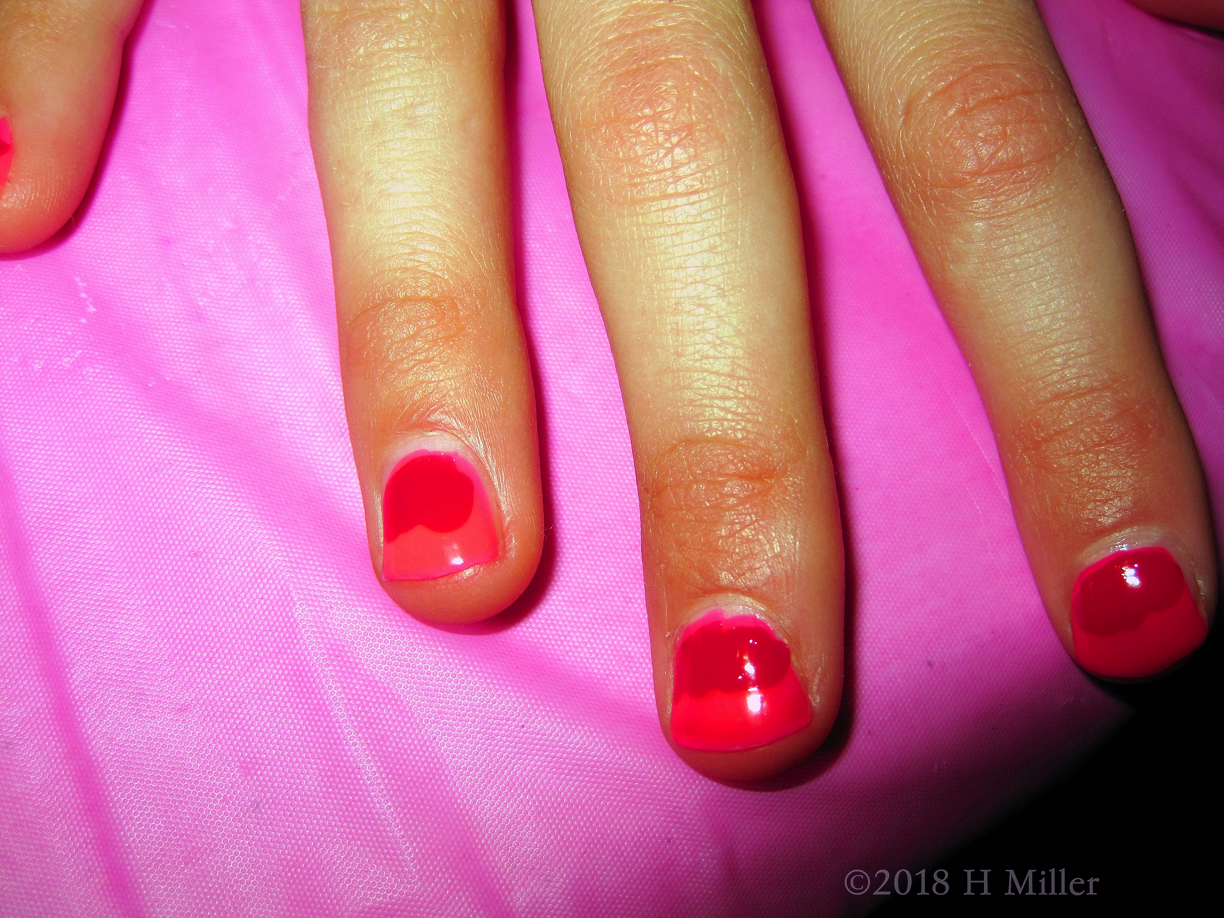 Nail Art Ombre Manicure With Pink And Red Looks Amazing! 