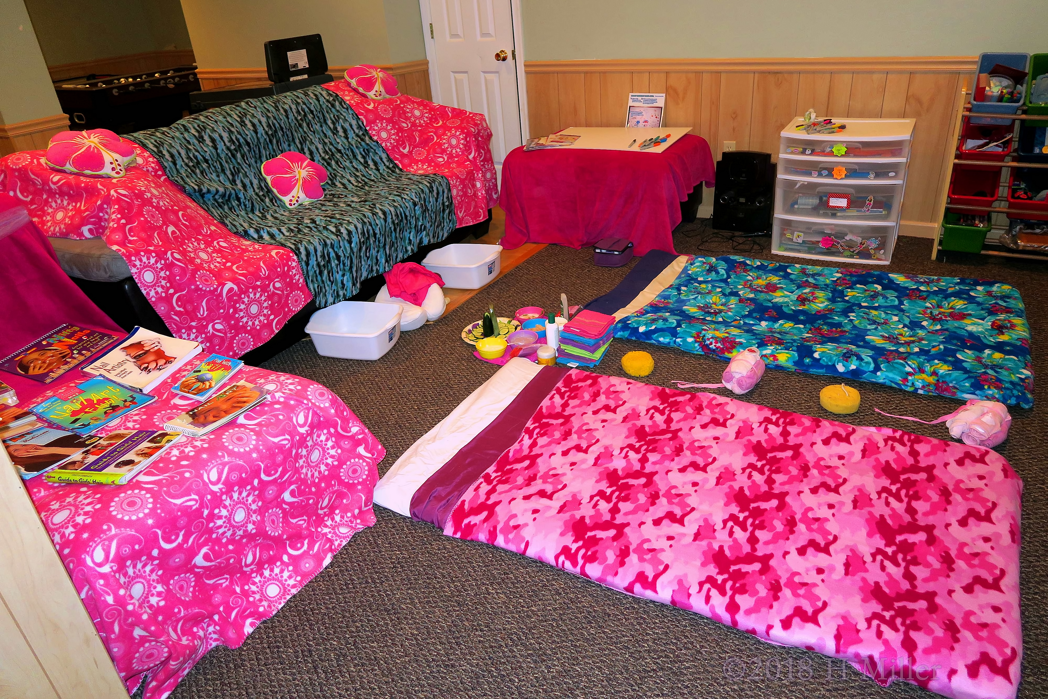 Perfect Setup For Amanda's Birthday Party To Begin! Perfect Setup For Amanda's Birthday Party To Begin!