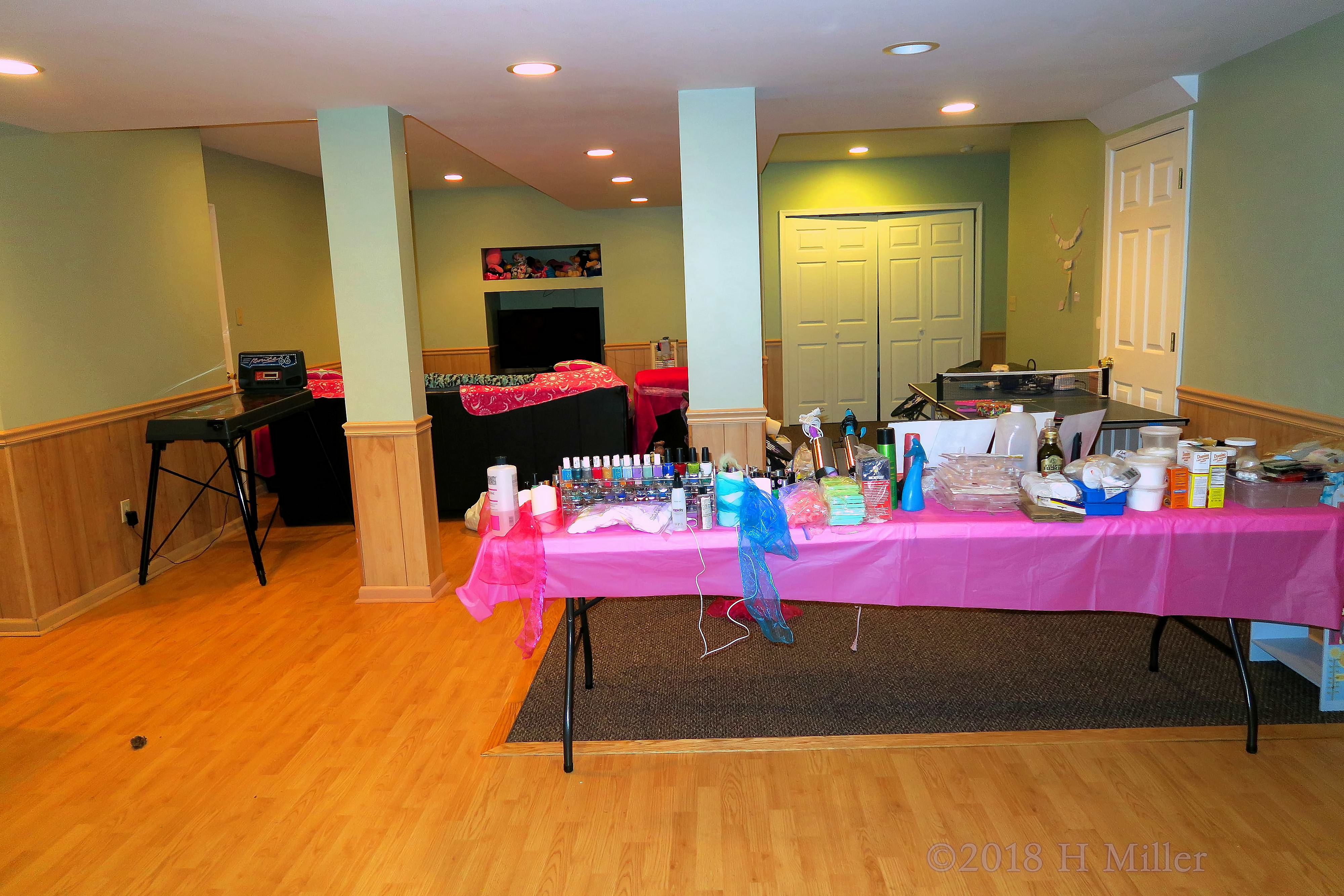 The Table Harboring All The Ingredients Required For Various Kids Craft Activities! The Table Harboring All The Ingredients Required For Various Kids Craft Activities!