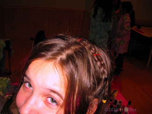 Little Cross Braid Hairstyle For Kids! Little Cross Braid Hairstyle For Kids!