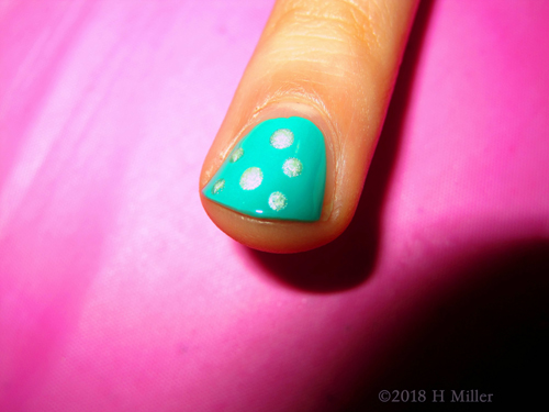 Matte Base With Glitter Dots, Amazing Girls Manicure