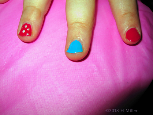 Red And Blue! Attractive Manicure For Kids!