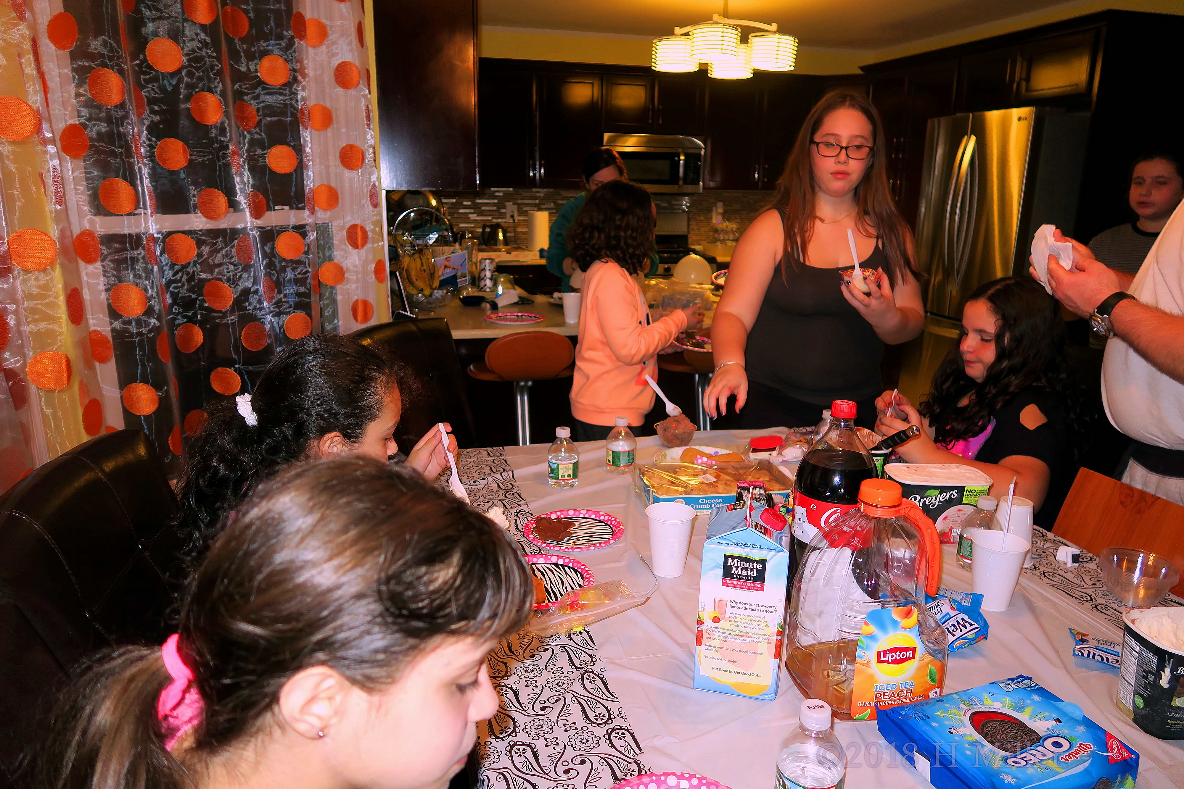 Capture Of Dining Area At Kids Spa Party! Capture Of Dining Area At Kids Spa Party!