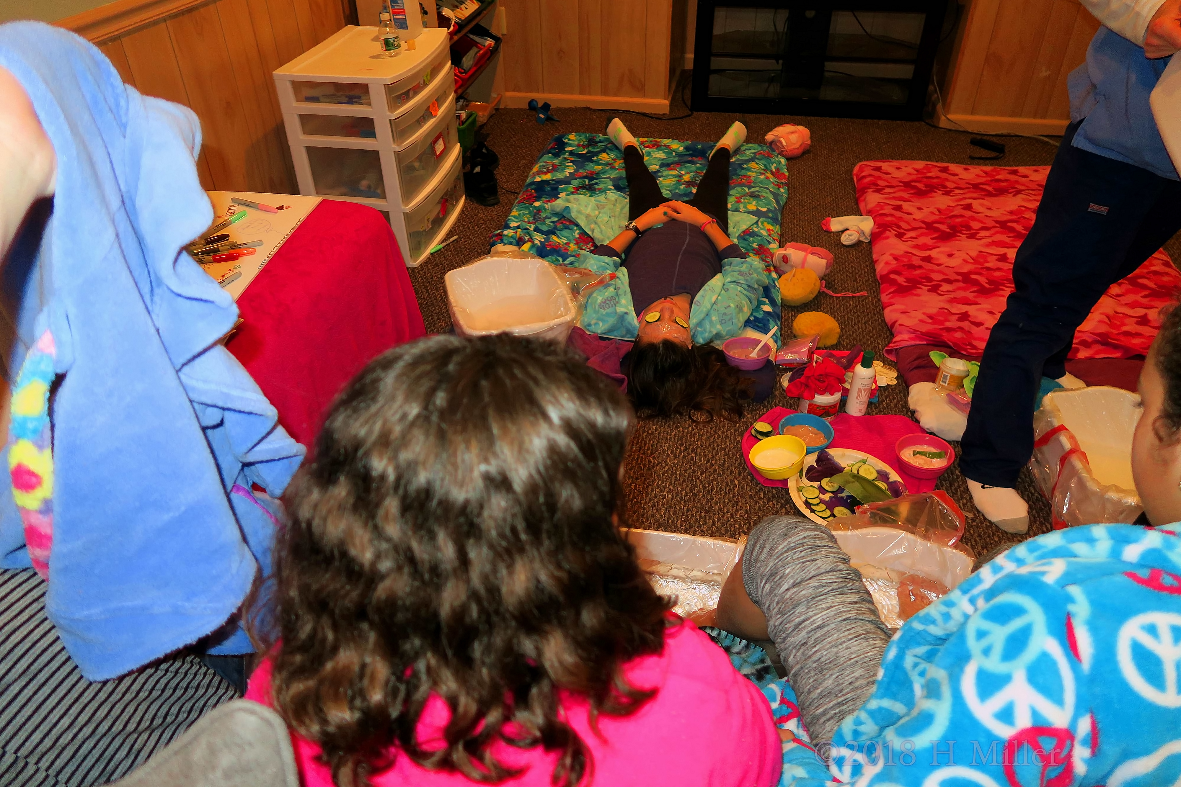 Kids Enjoying Various Spa Activities At Amanda's Spa Party! Kids Enjoying Various Spa Activities At Amanda's Spa Party!