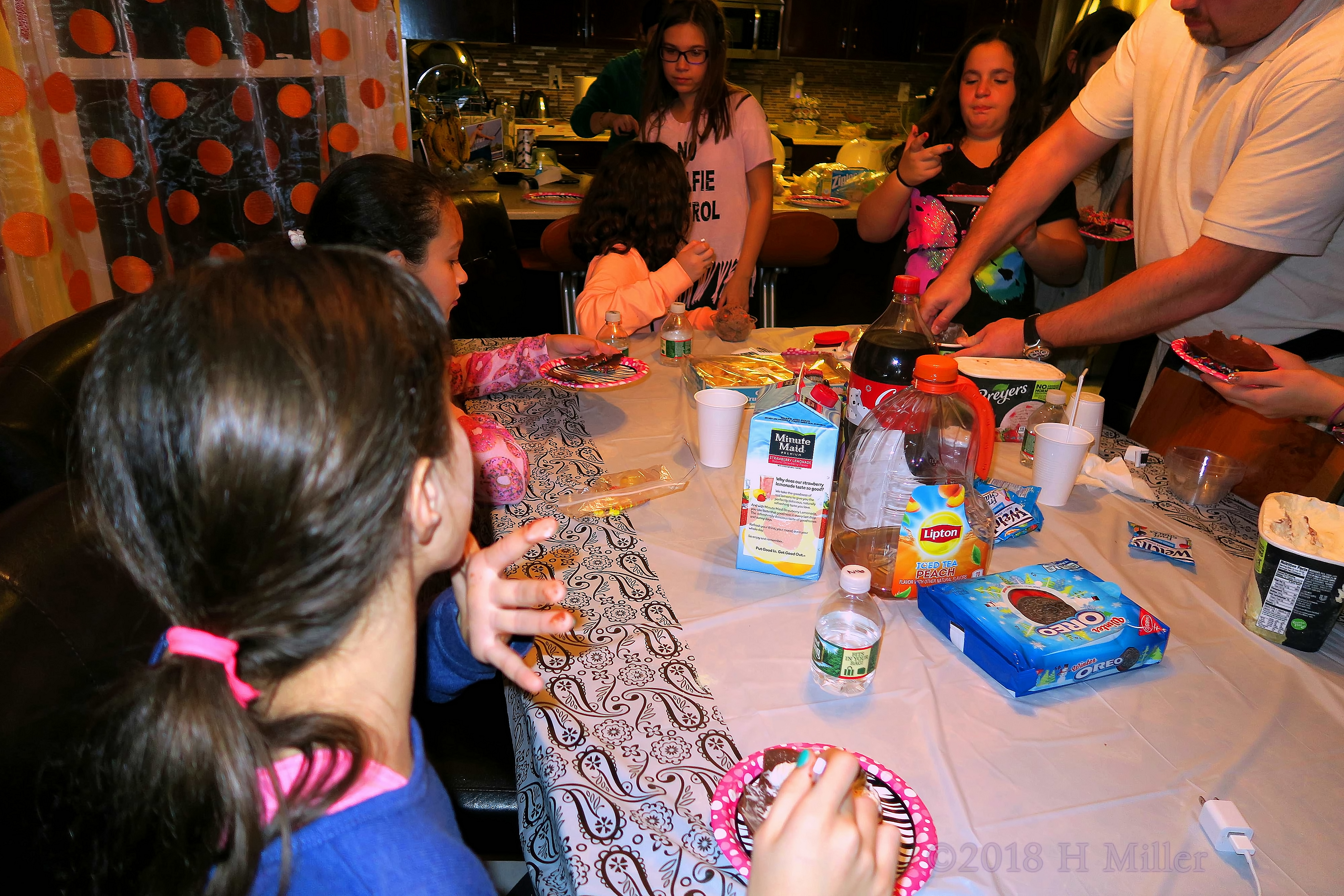 Time To Have Yummy And Delicious Snacks And Treats! Time To Have Yummy And Delicious Snacks And Treats!