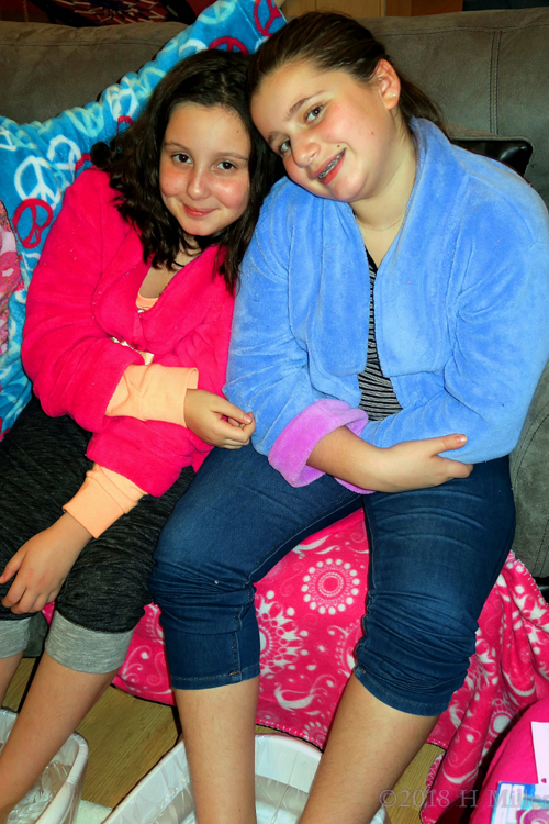 Amanda Poses With Her Friend While Having Kids Pedicure Footbaths!