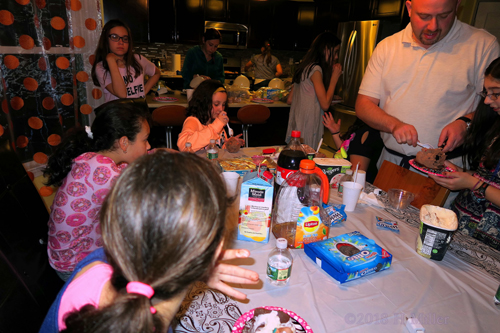 Big Scoops Of Chocolate, Best For Kids! Big Scoops Of Chocolate, Best For Kids!