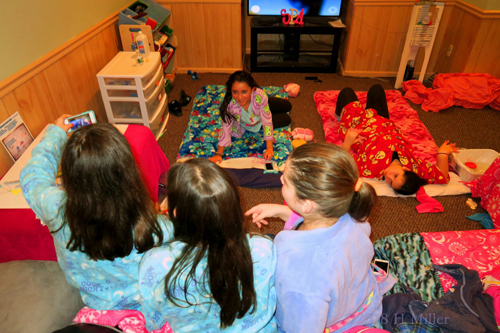 The Girls Click Selfies While The Other Two Relax! The Girls Click Selfies While The Other Two Relax!