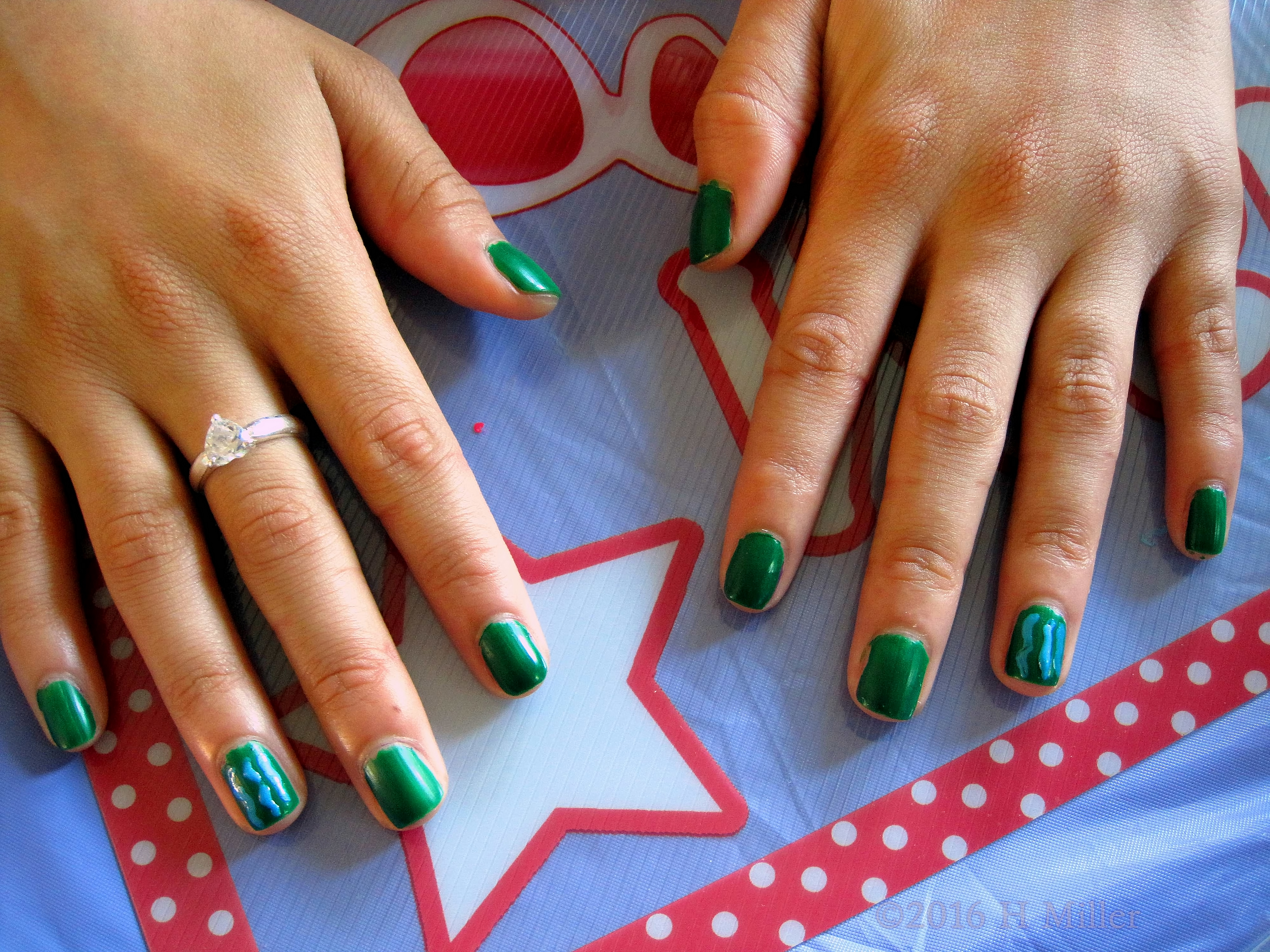 Glossy Green Home Kids Spa Mani Glossy Green Home Kids Spa Mani