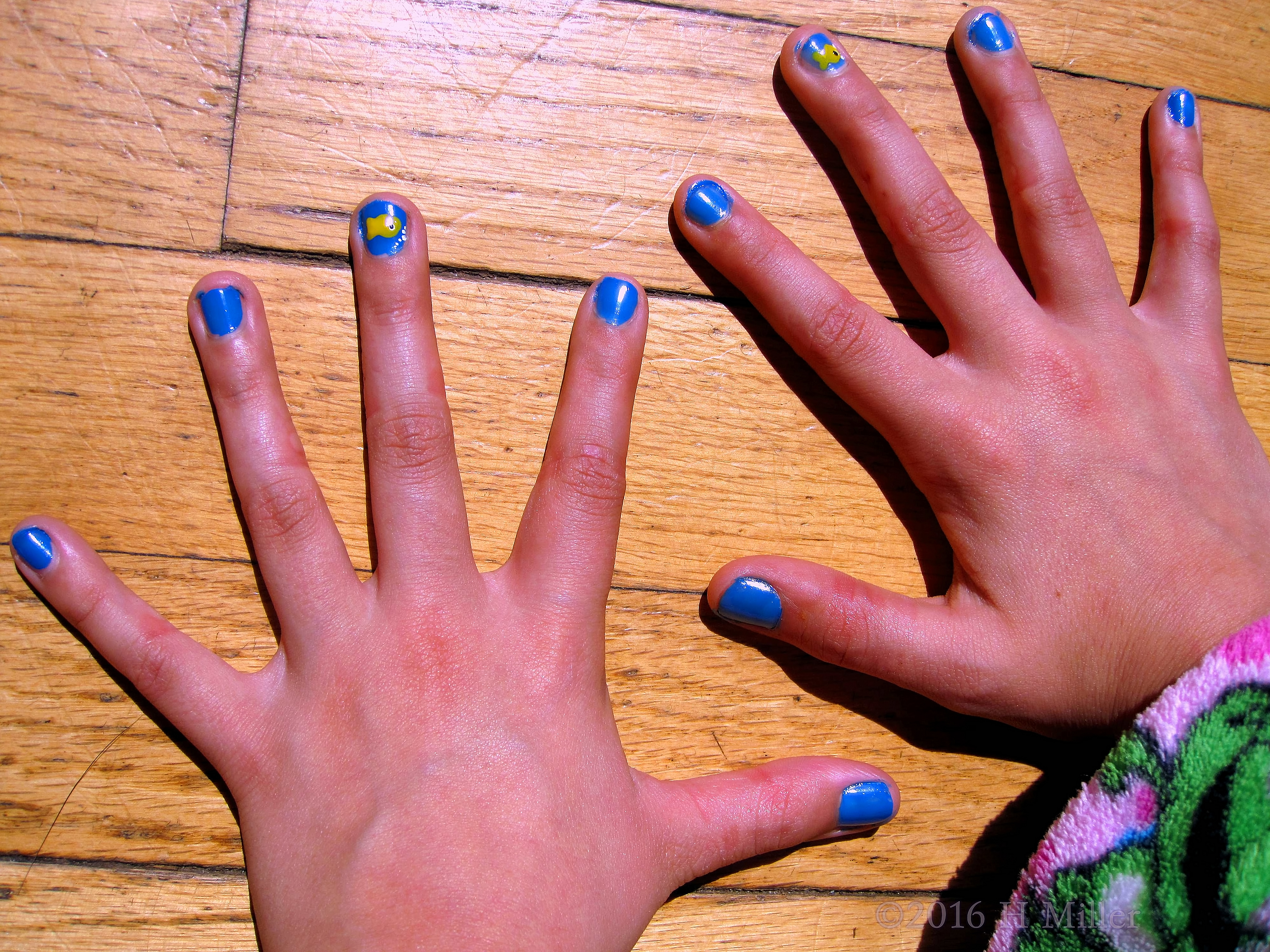 She Has Fish For Her Kids Nail Art! She Has Fish For Her Kids Nail Art!