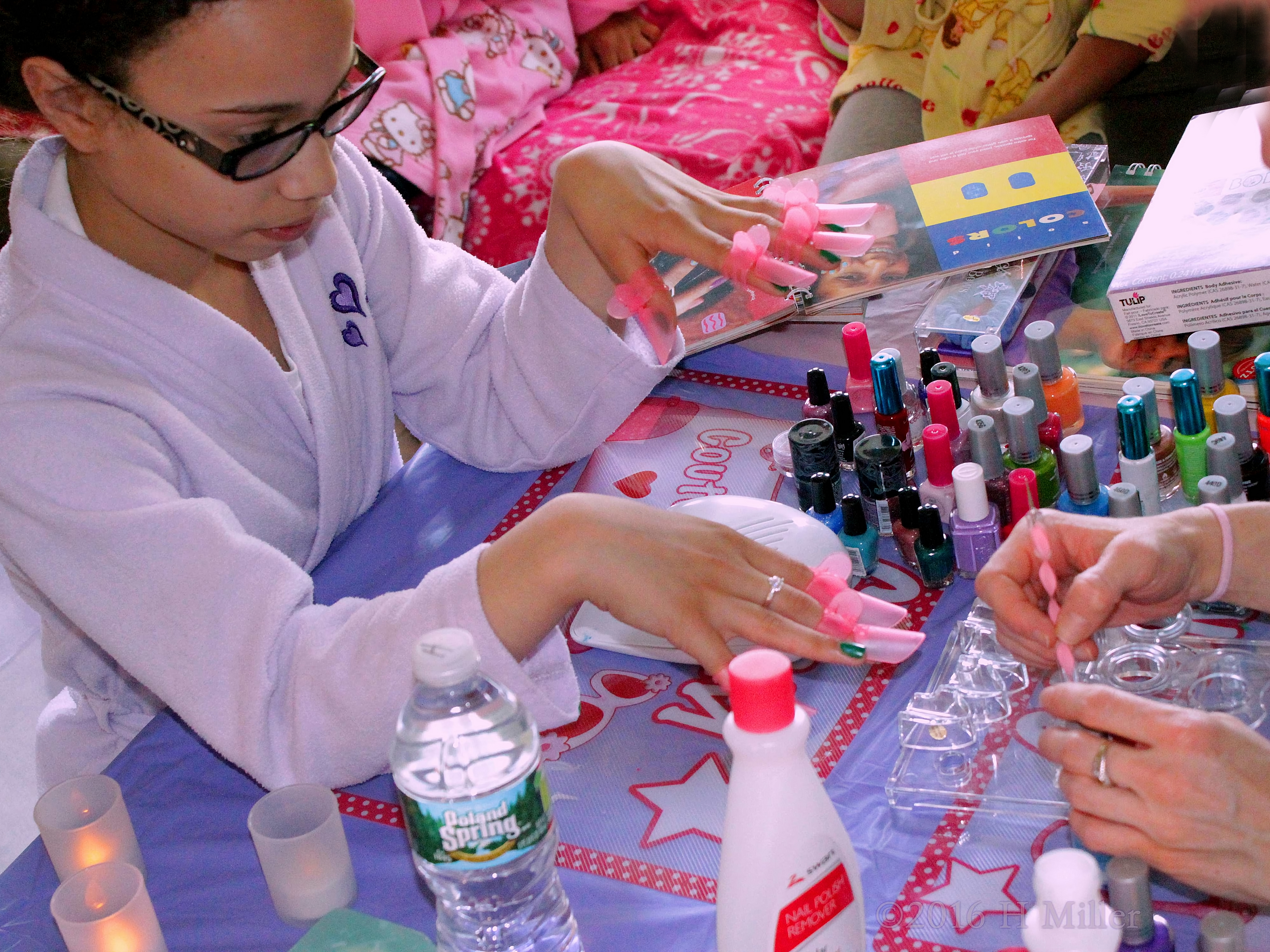 Watching Her Kids Mini Mani Get Done Watching Her Kids Mini Mani Get Done