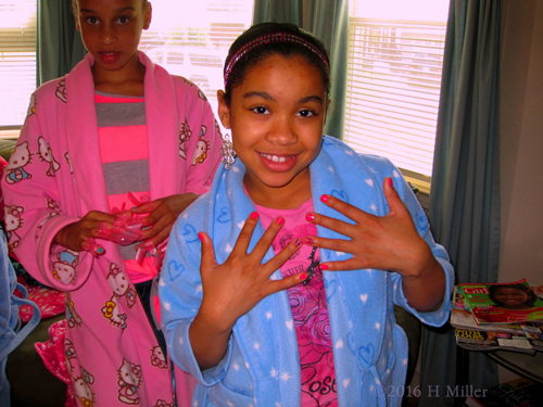 Smiling About Her Cute Girls Mini Mani Smiling About Her Cute Girls Mini Mani