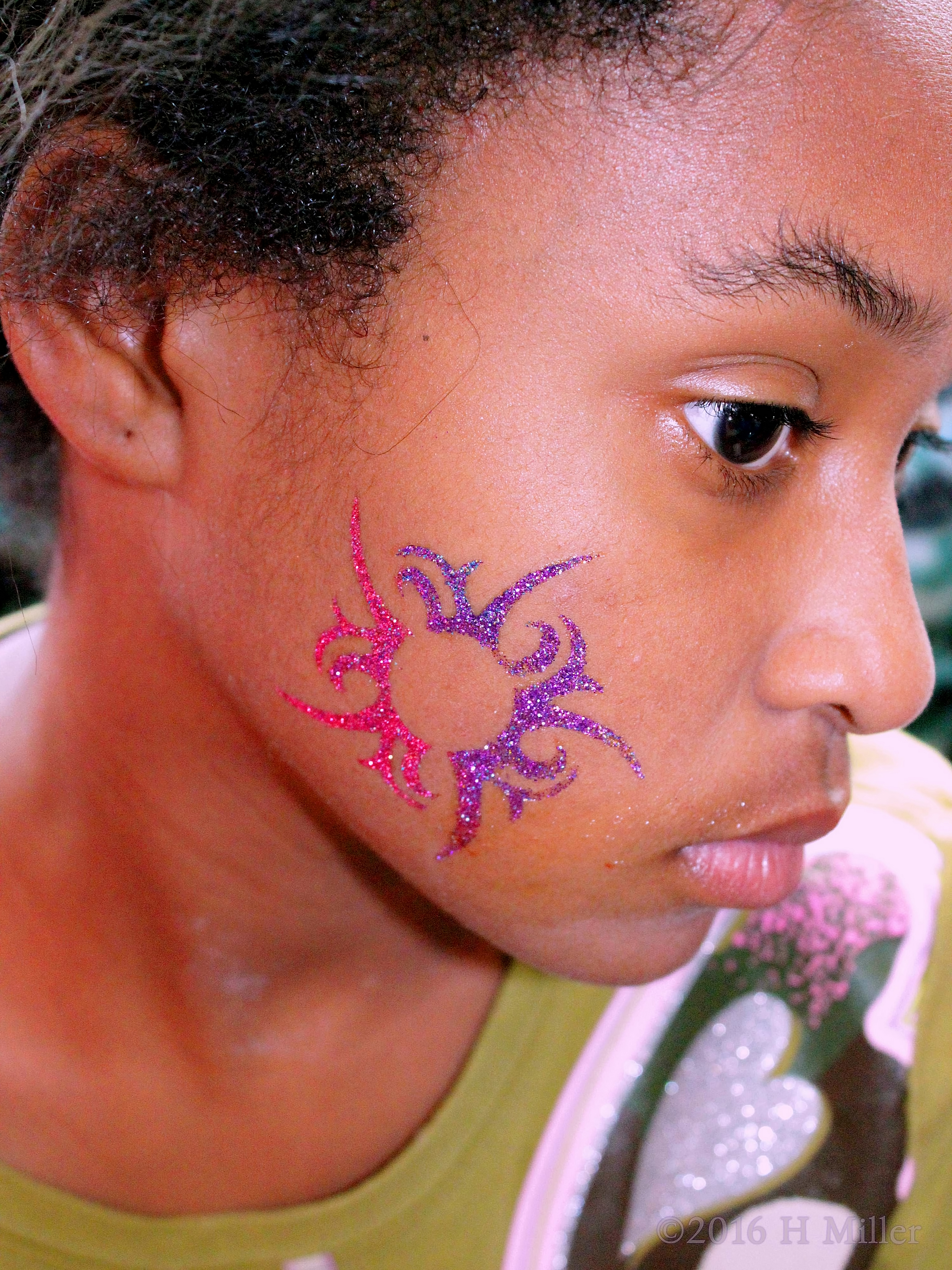 Cool Pink And Purple Glitter Temporary Tattoo At The Kids Spa Party! Cool Pink And Purple Glitter Temporary Tattoo At The Kids Spa Party!