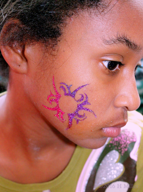 Cool Pink And Purple Glitter Temporary Tattoo At The Kids Spa Party! Cool Pink And Purple Glitter Temporary Tattoo At The Kids Spa Party!