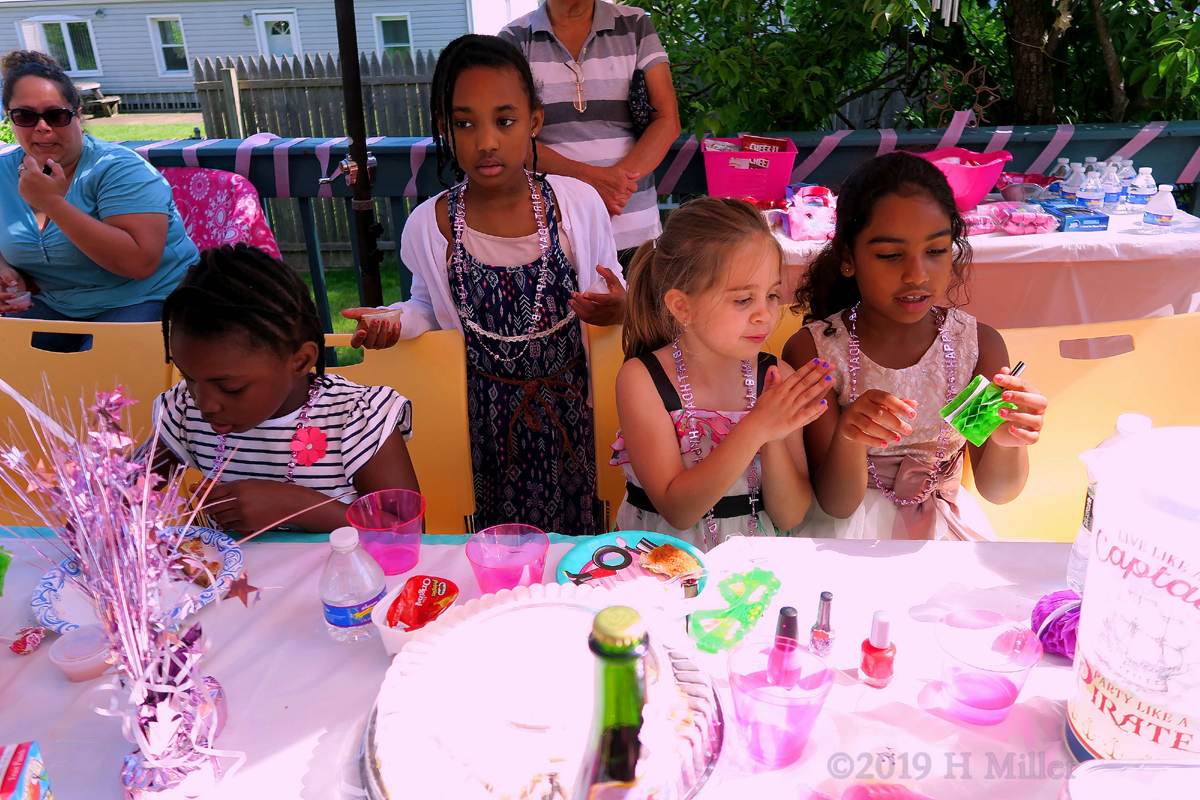 Amiya and Friends Enjoy Themselves At Her Spa Party 