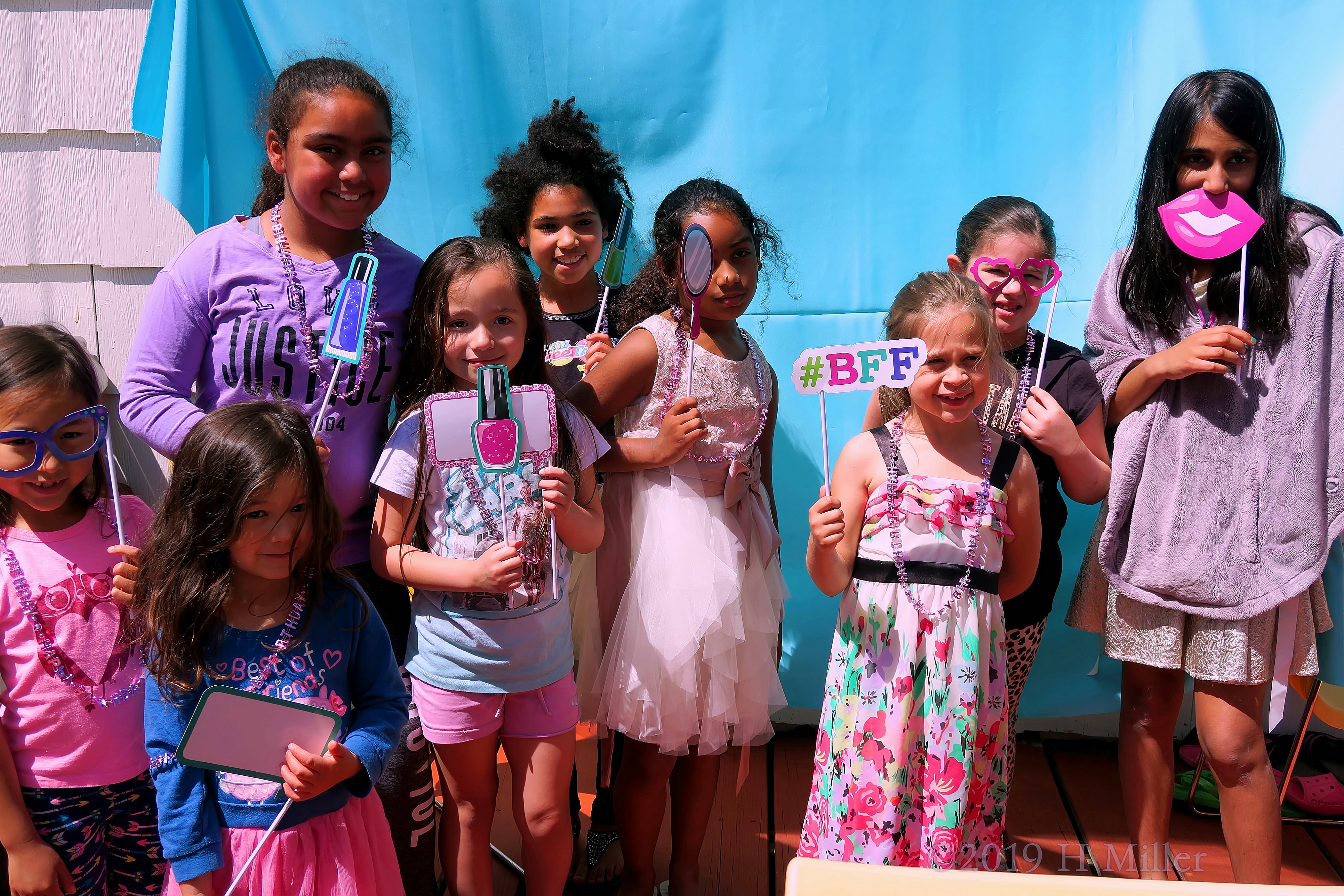 Say Cheese! Group Photo With Props At The Spa For Kids! Say Cheese! Group Photo With Props At The Spa For Kids!