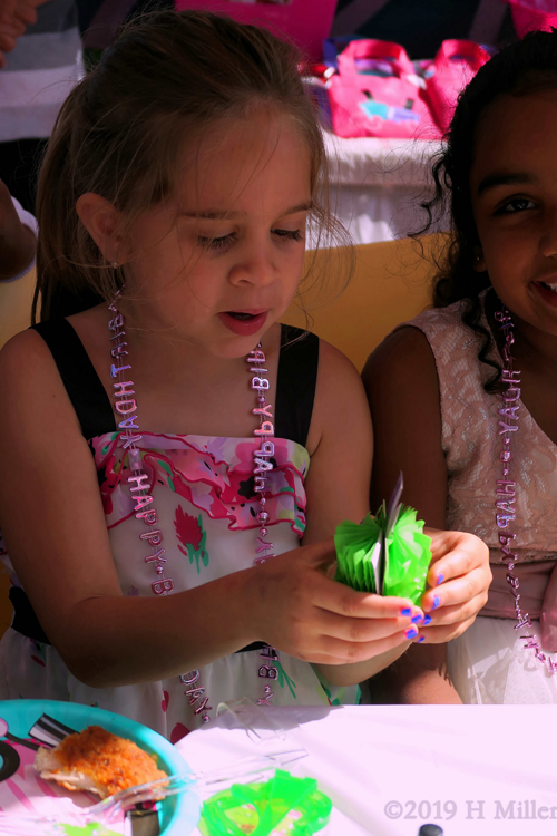See........ That's How You Do It! Playing With The Paper Flower With Her Friend. See........ That's How You Do It! Playing With The Paper Flower With Her Friend.