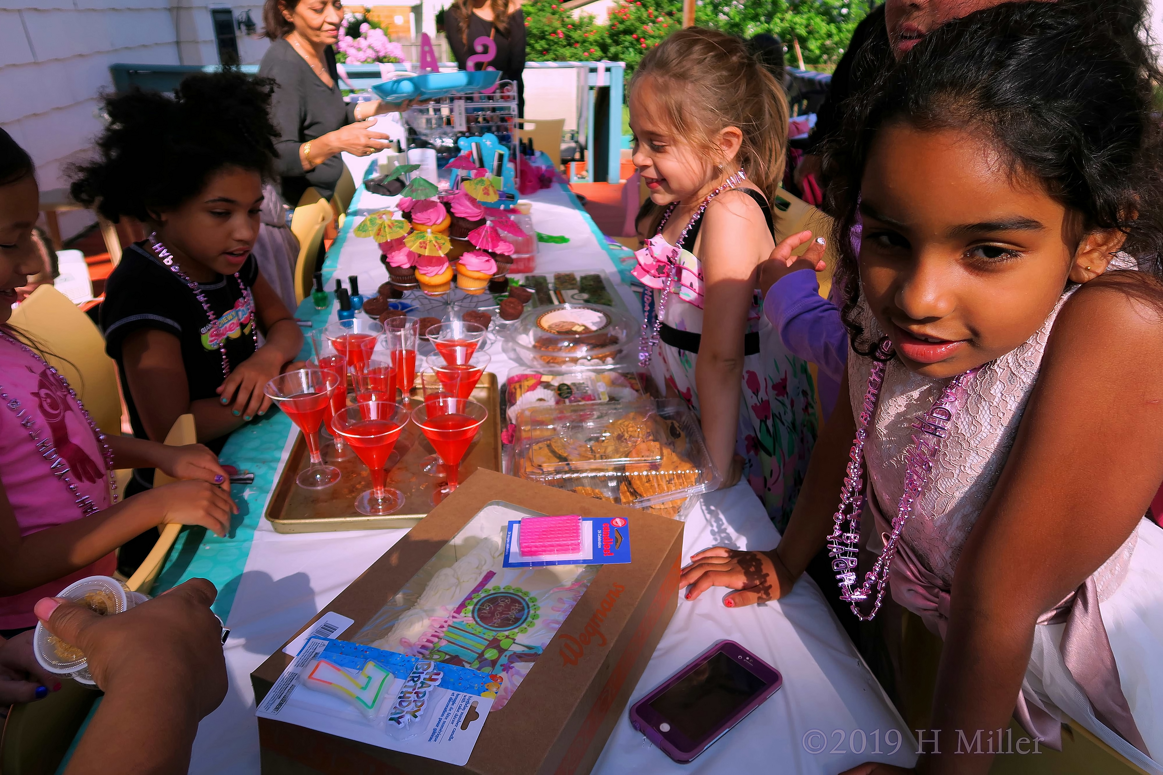 Amiya And Friends Having Fun At The Refreshments Station Amiya And Friends Having Fun At The Refreshments Station