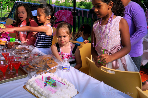 Amiya And Her Friends Get Snacks From The Table Amiya And Her Friends Get Snacks From The Table