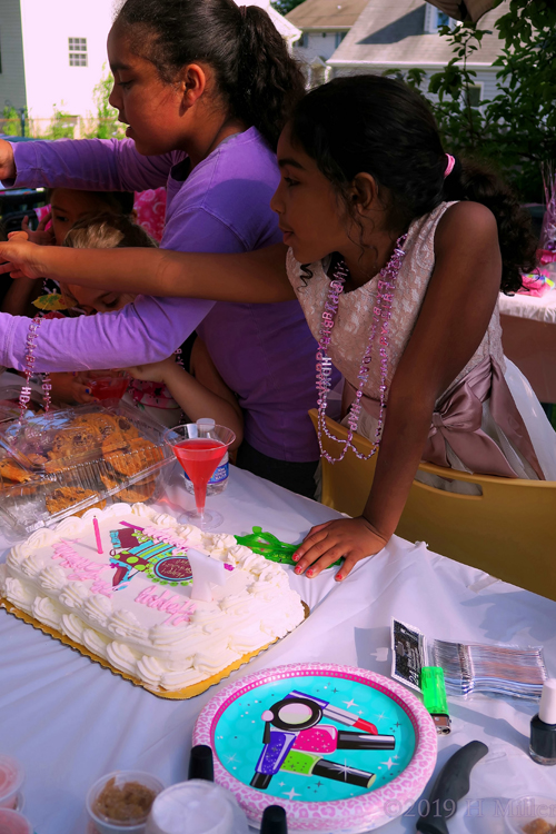 Amiya And Her Friends Taking Cupcakes From The Stack After The Birthday Cake Song. Amiya And Her Friends Taking Cupcakes From The Stack After The Birthday Cake Song.