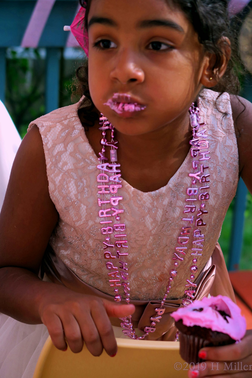 Hmm Delicious Cupcake!! Hmm Delicious Cupcake!!