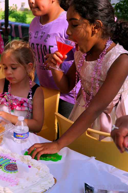 Hmmm, Yum! This Drink Is Delicious! Hmmm, Yum! This Drink Is Delicious!