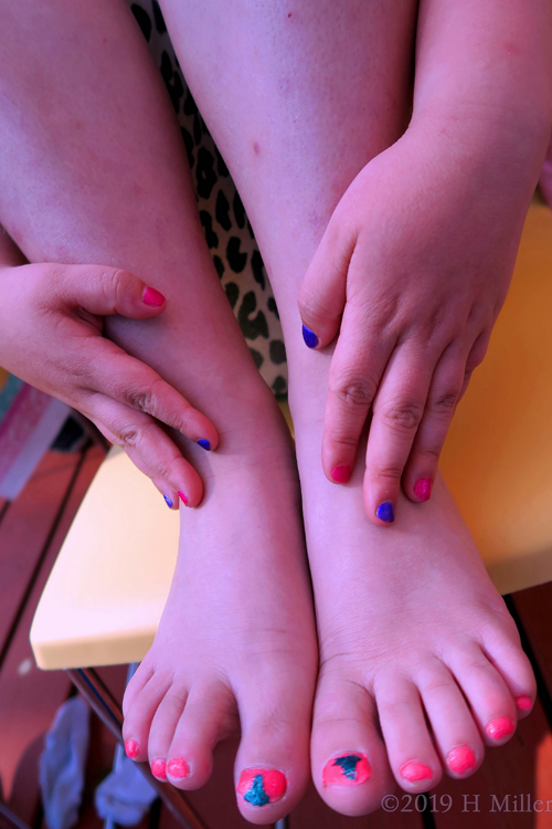 Perfect Matching Set To Complete A Spa Day Mini Mani And Pedi For Girls! Perfect Matching Set To Complete A Spa Day Mini Mani And Pedi For Girls!