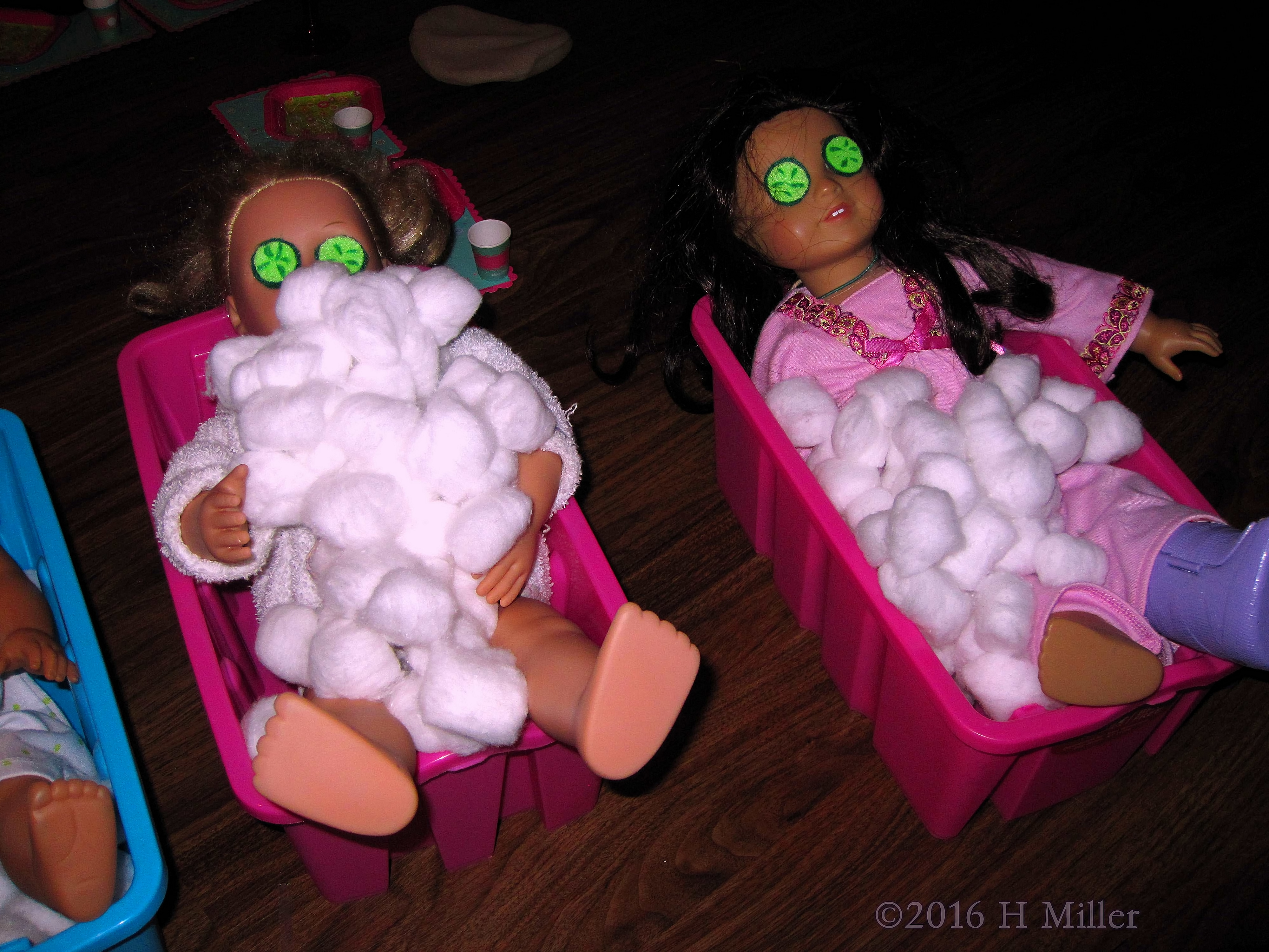 The American Girl Dolls Are Having Fun In The Spa! The American Girl Dolls Are Having Fun In The Spa!