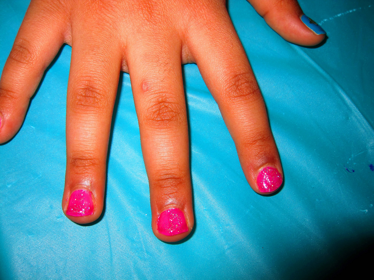 Bright Pink Mini Manis For Girls! 