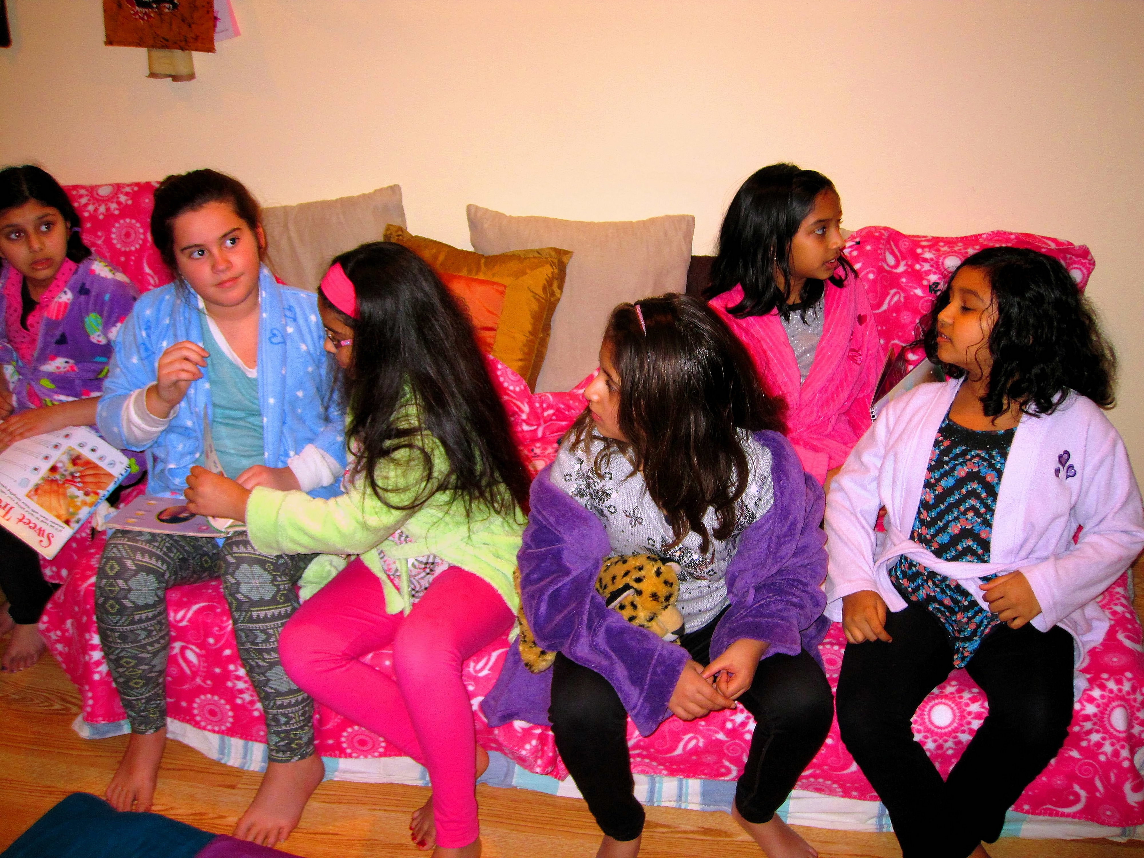 Chatting Before Mini Manicures Chatting Before Mini Manicures