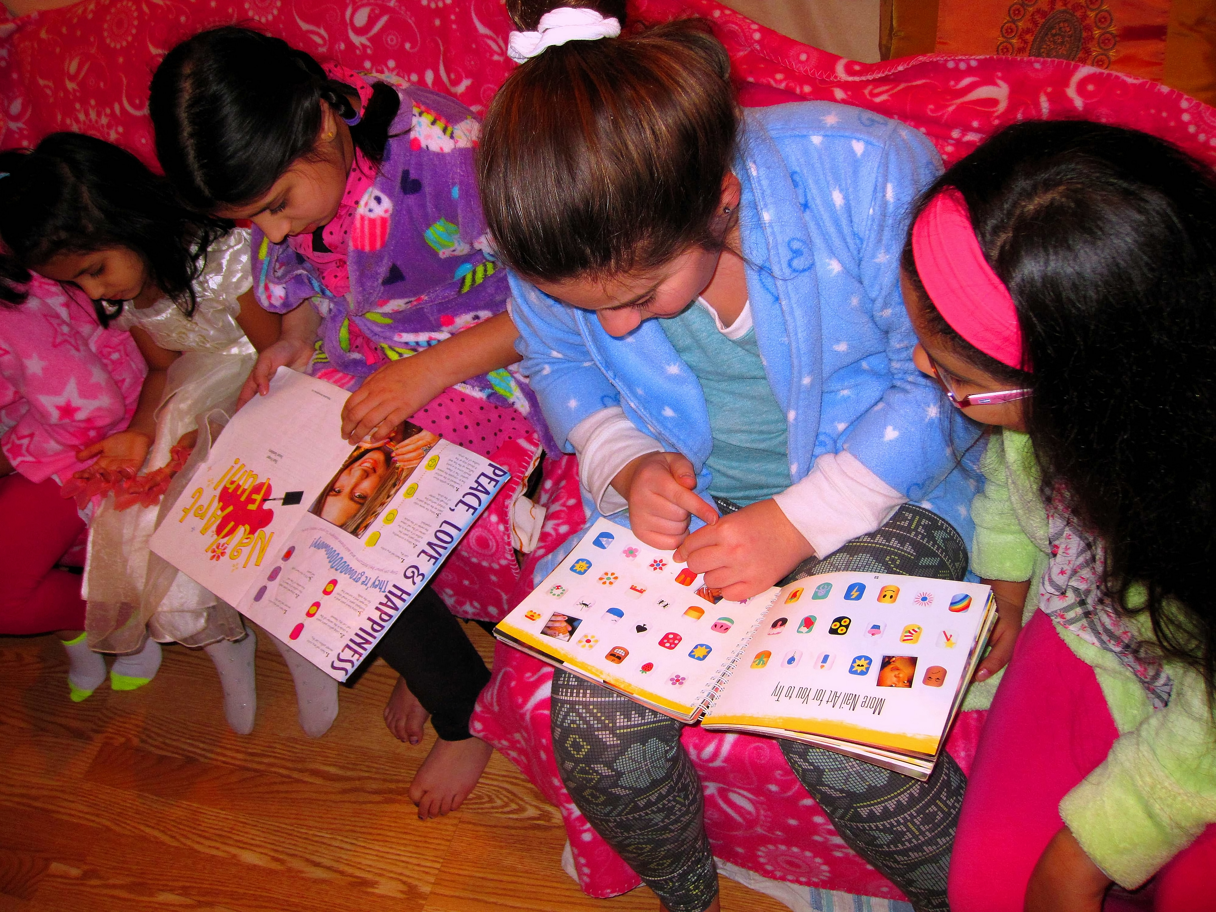 Tons Of Mini Manicure Nail Art At The Home Kids Spa Party 