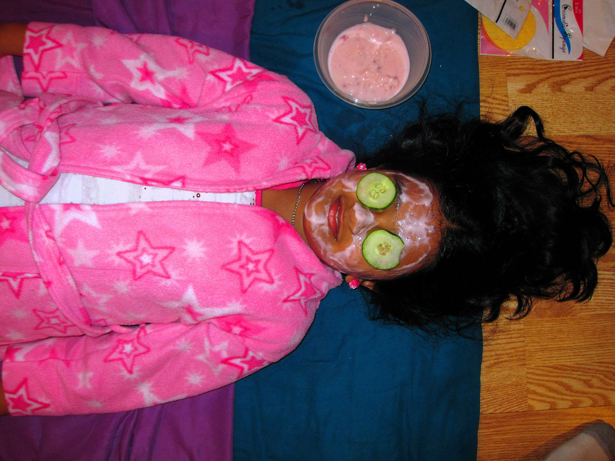 A Strawberry Yogurt Face Mask Is So Relaxing! 