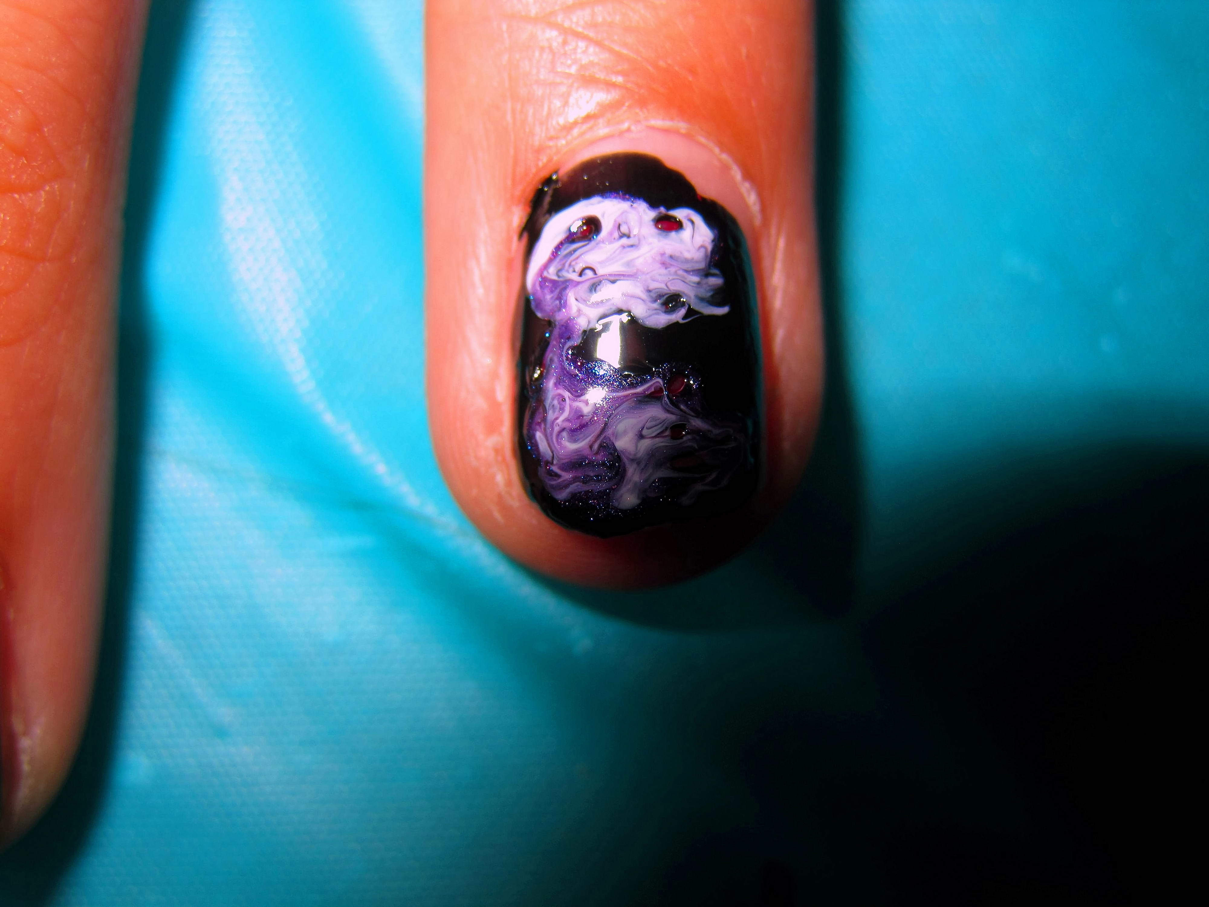 White And Purple Smoke Mini Manicure 