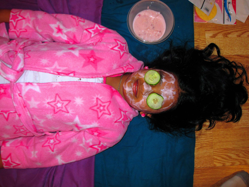 A Strawberry Yogurt Face Mask Is So Relaxing!