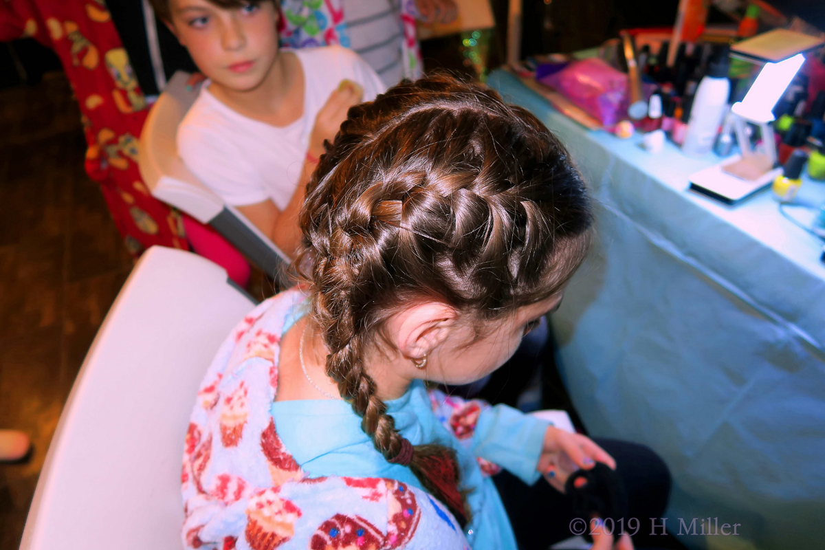 Cupcakes And Cute Braided Kids Hairstyle On Party Guest! 
