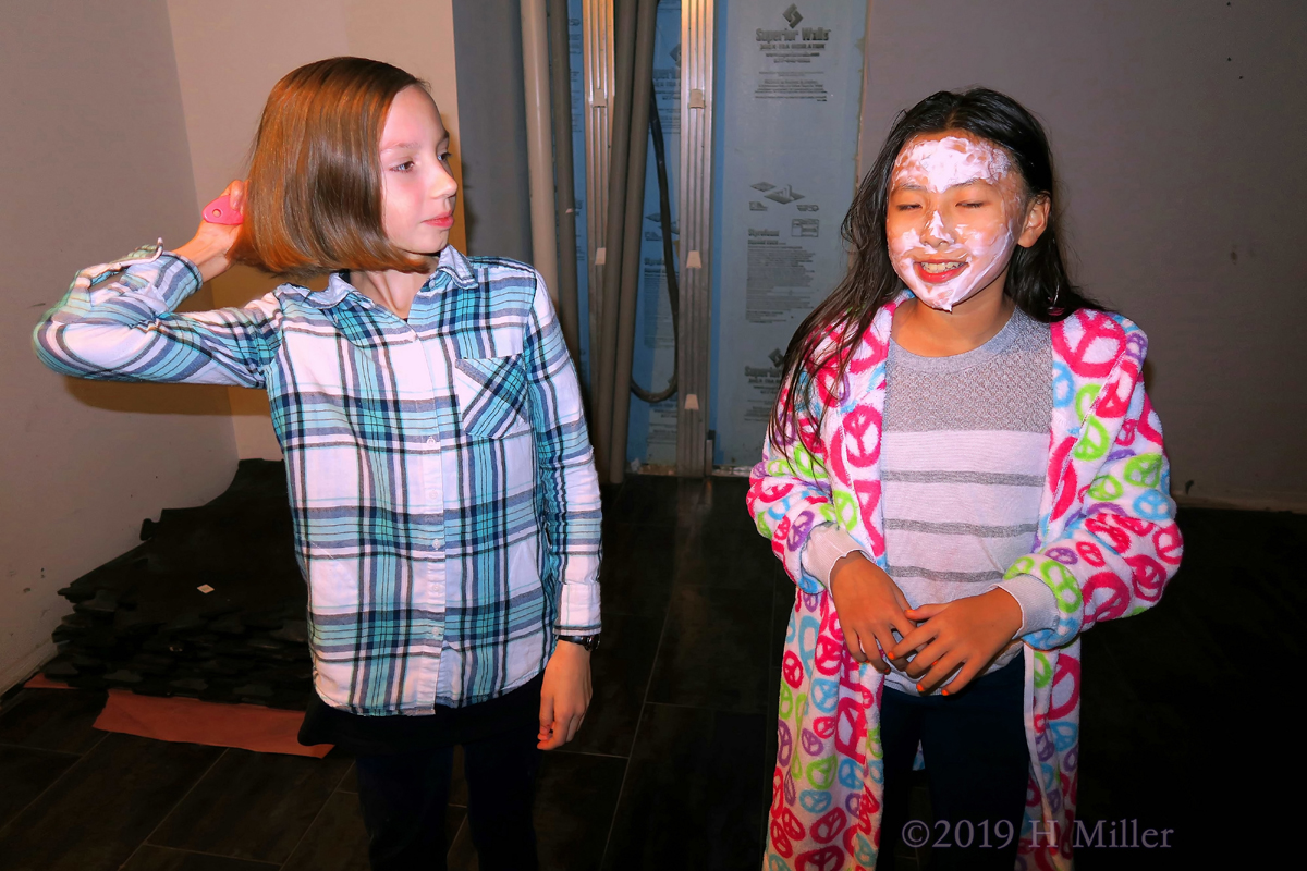 Glistening And Girl Chats! Kids Facial On This Spa Party Guest While Her Friend Looks On! 1