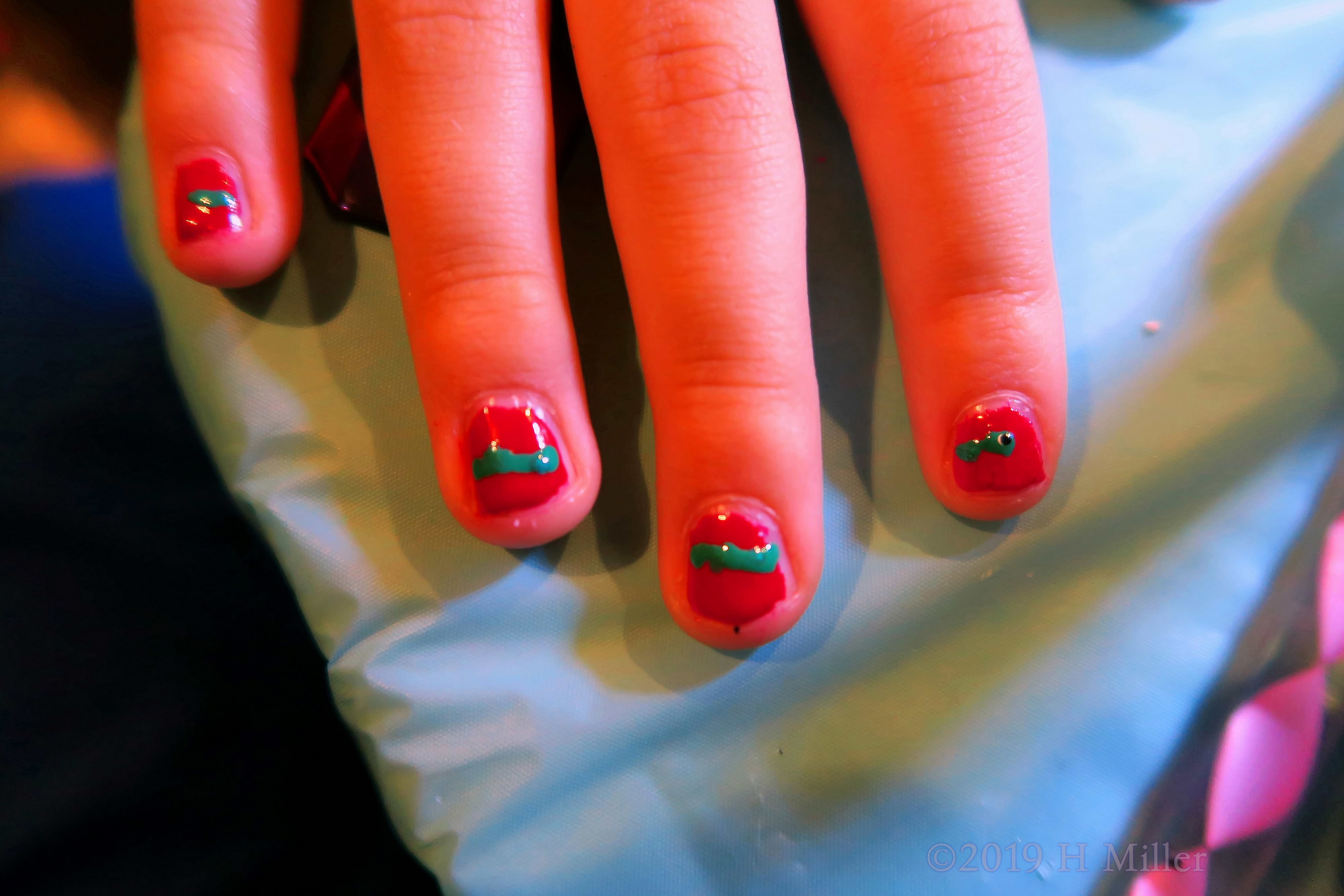 Choosing Nail Art! Snake Nail Design On Spa Party Guest! Choosing Nail Art! Snake Nail Design On Spa Party Guest!