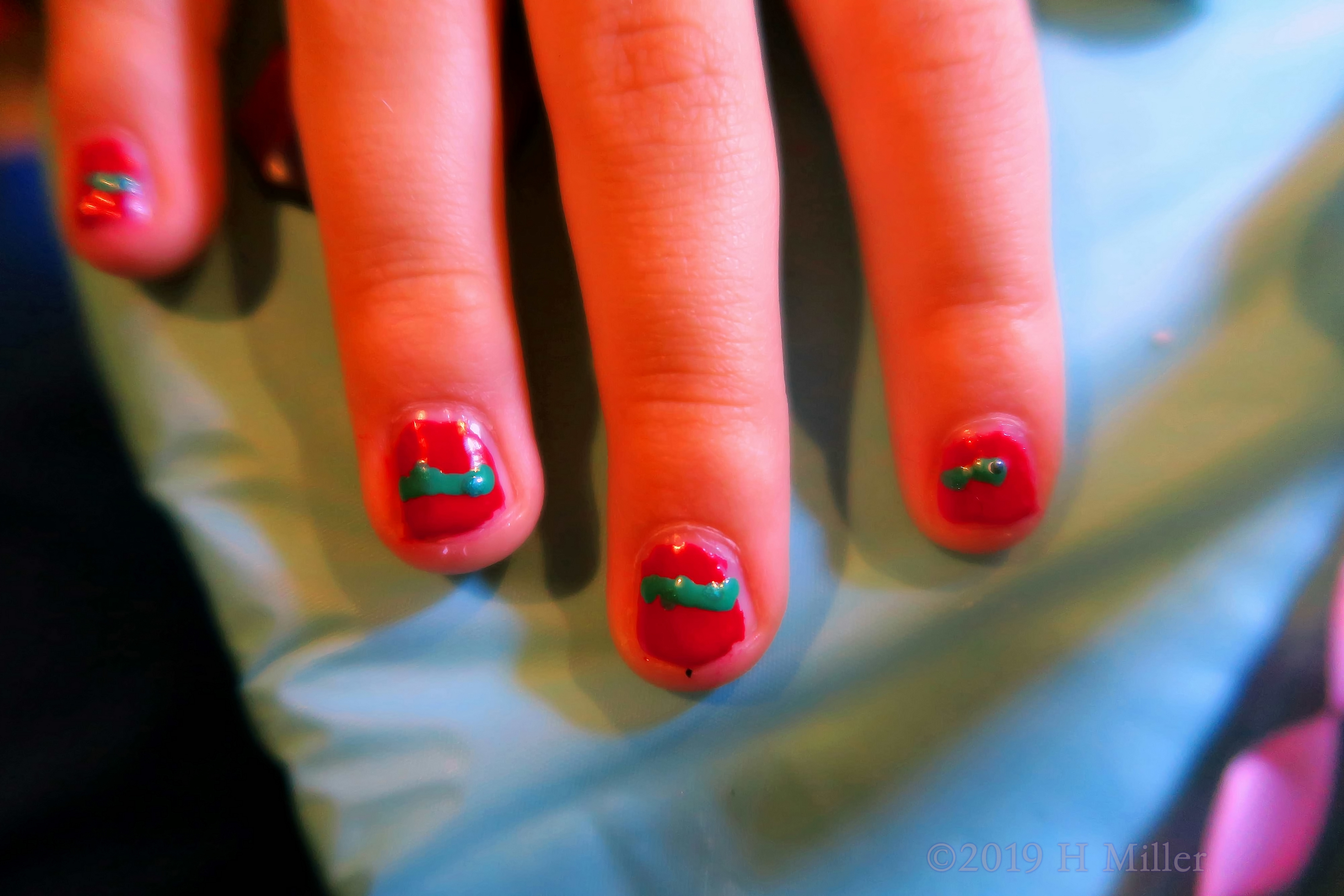 Color And Snake Nail Art! Kids Mani On This Spa Party Guest! Color And Snake Nail Art! Kids Mani On This Spa Party Guest!