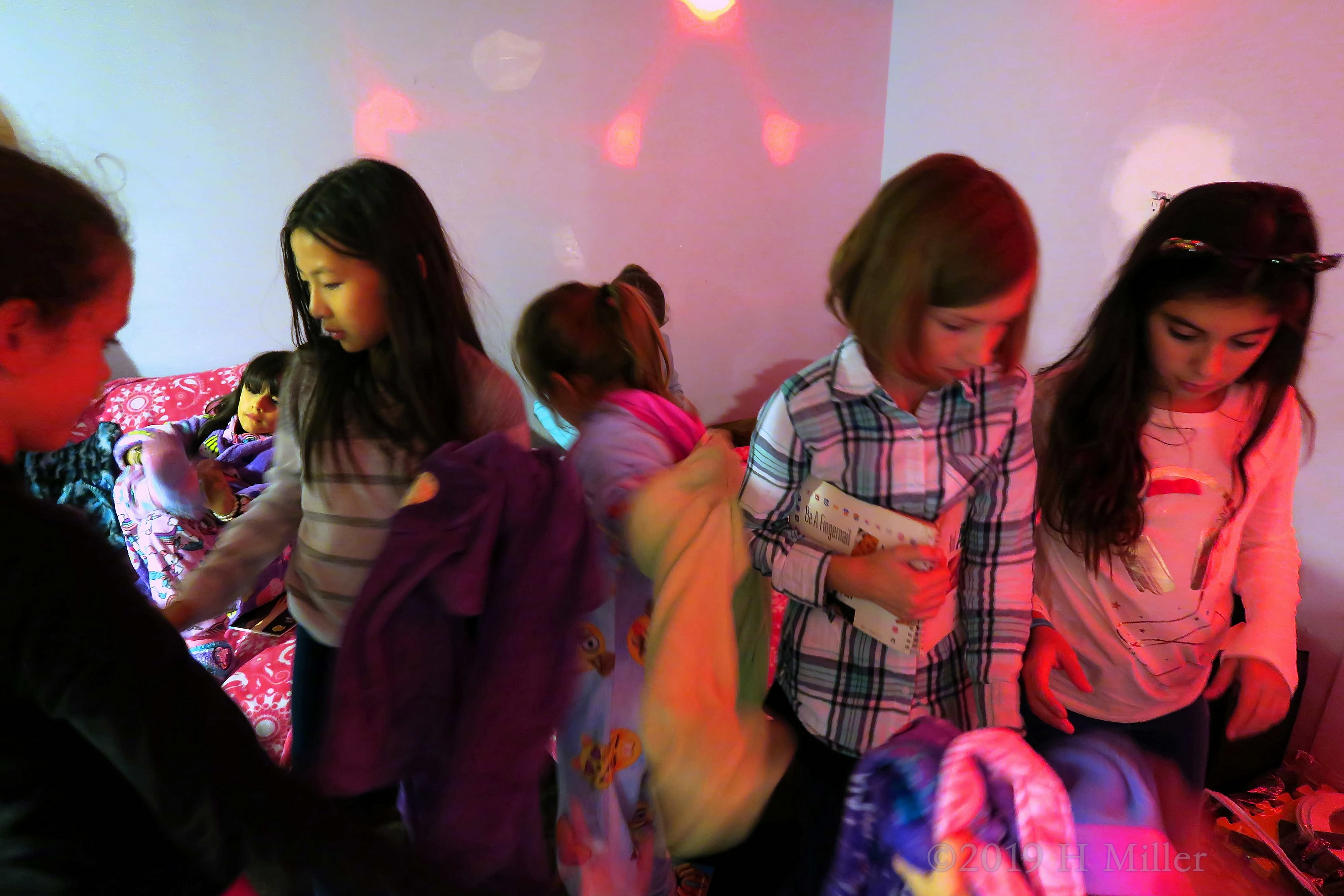 Flashing Lights And Robe Fittings! Spa Party Guests Get Kids Spa Robes! Flashing Lights And Robe Fittings! Spa Party Guests Get Kids Spa Robes!