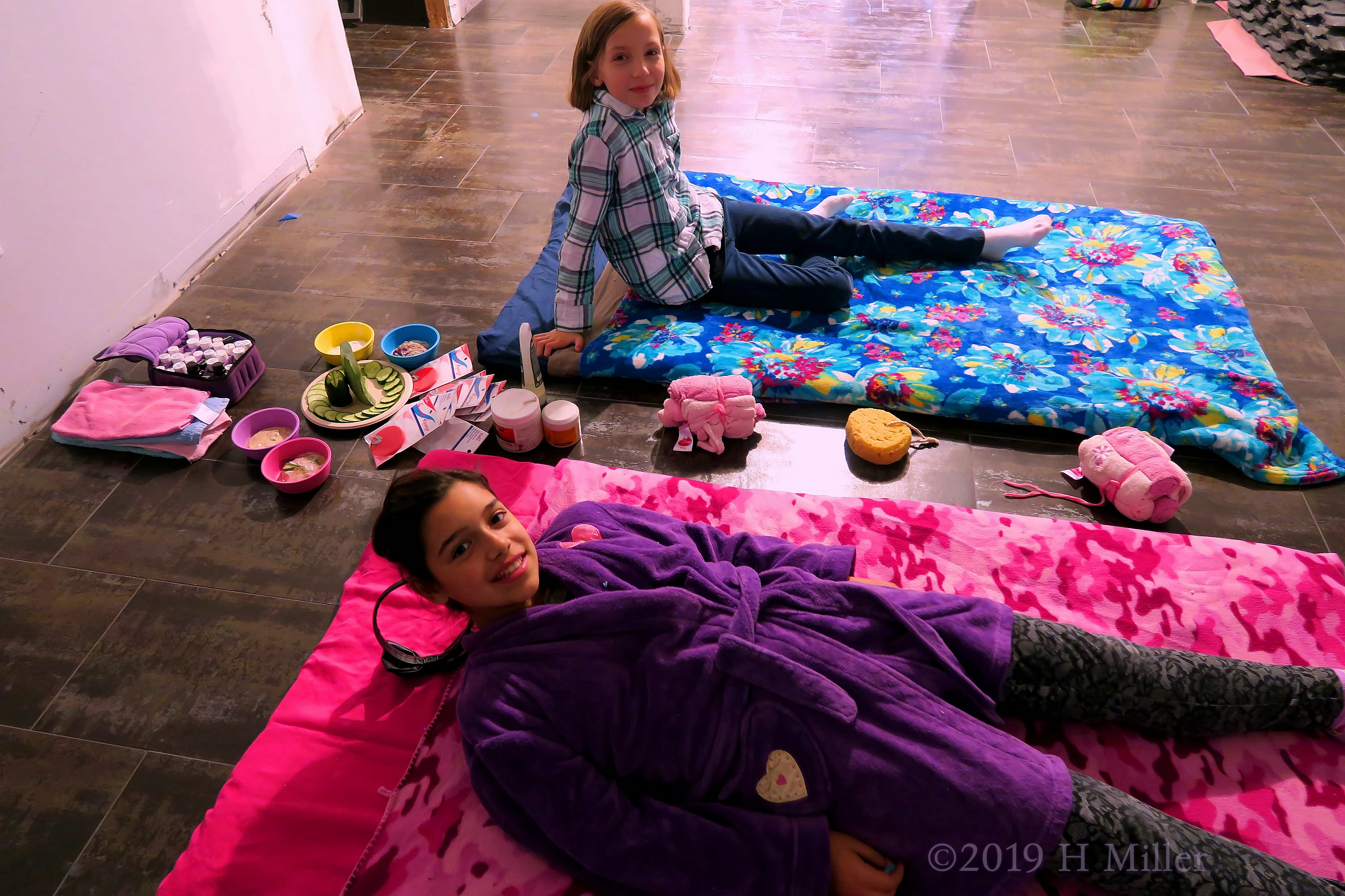 Friends Join Friends In Facials! Kids Facial On Spa Party Guests! Friends Join Friends In Facials! Kids Facial On Spa Party Guests!