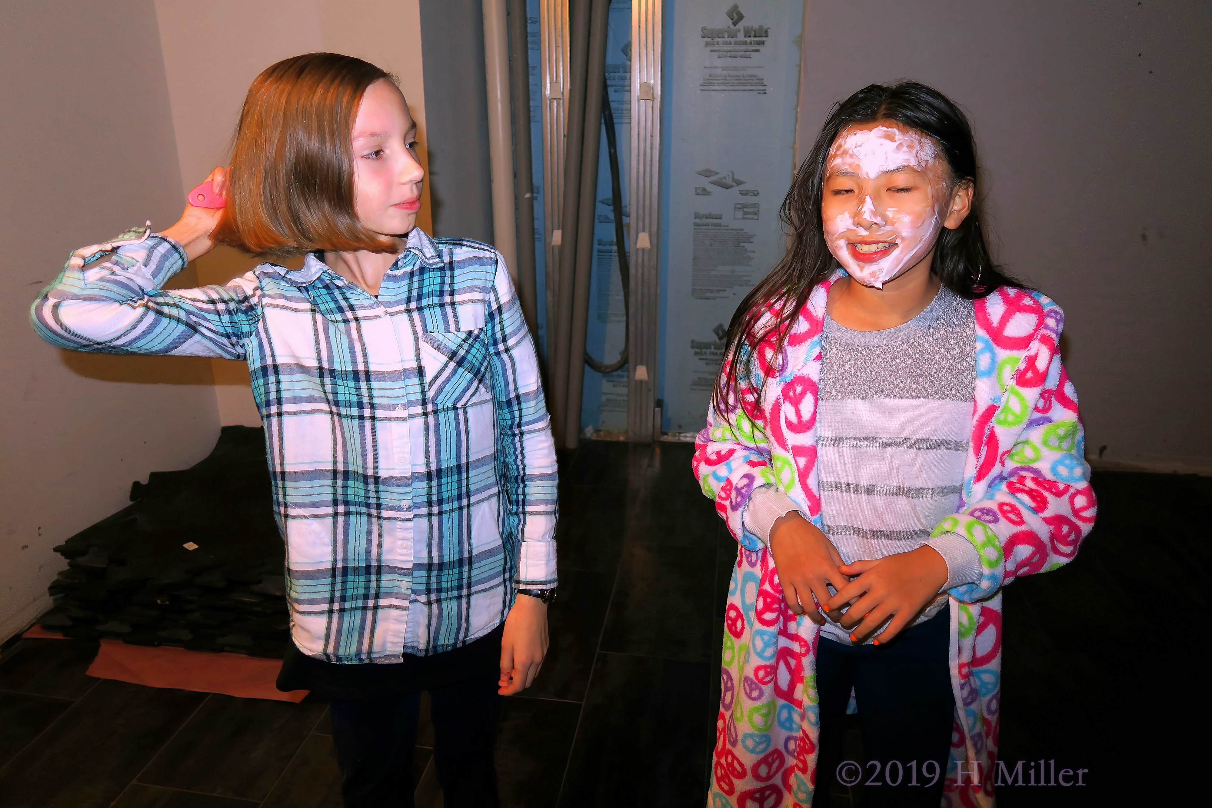 Glistening And Girl Chats! Kids Facial On This Spa Party Guest While Her Friend Looks On! 4 Glistening And Girl Chats! Kids Facial On This Spa Party Guest While Her Friend Looks On! 4