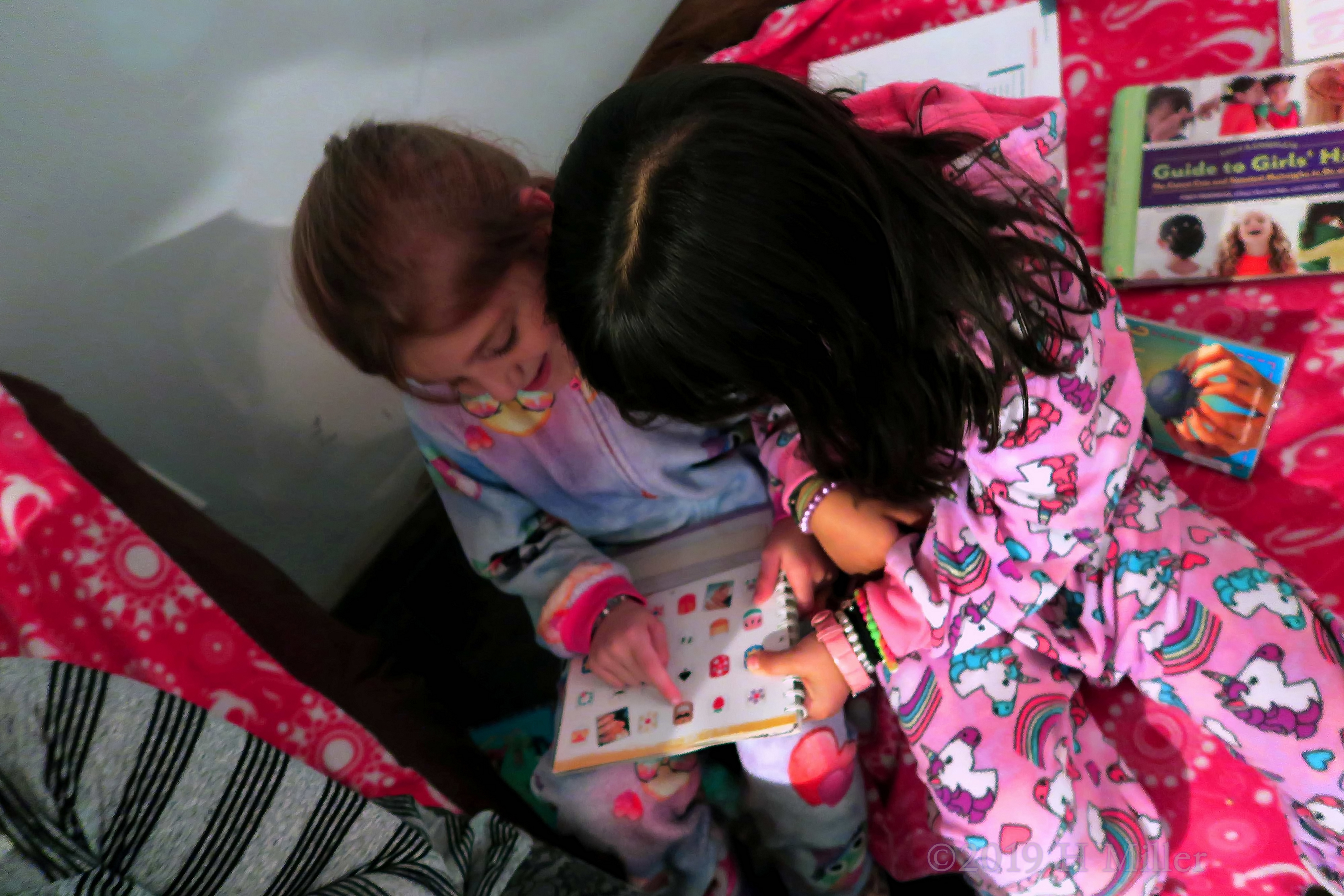 Guiding Decisions! Party Guests Choose Nail Art! Guiding Decisions! Party Guests Choose Nail Art!