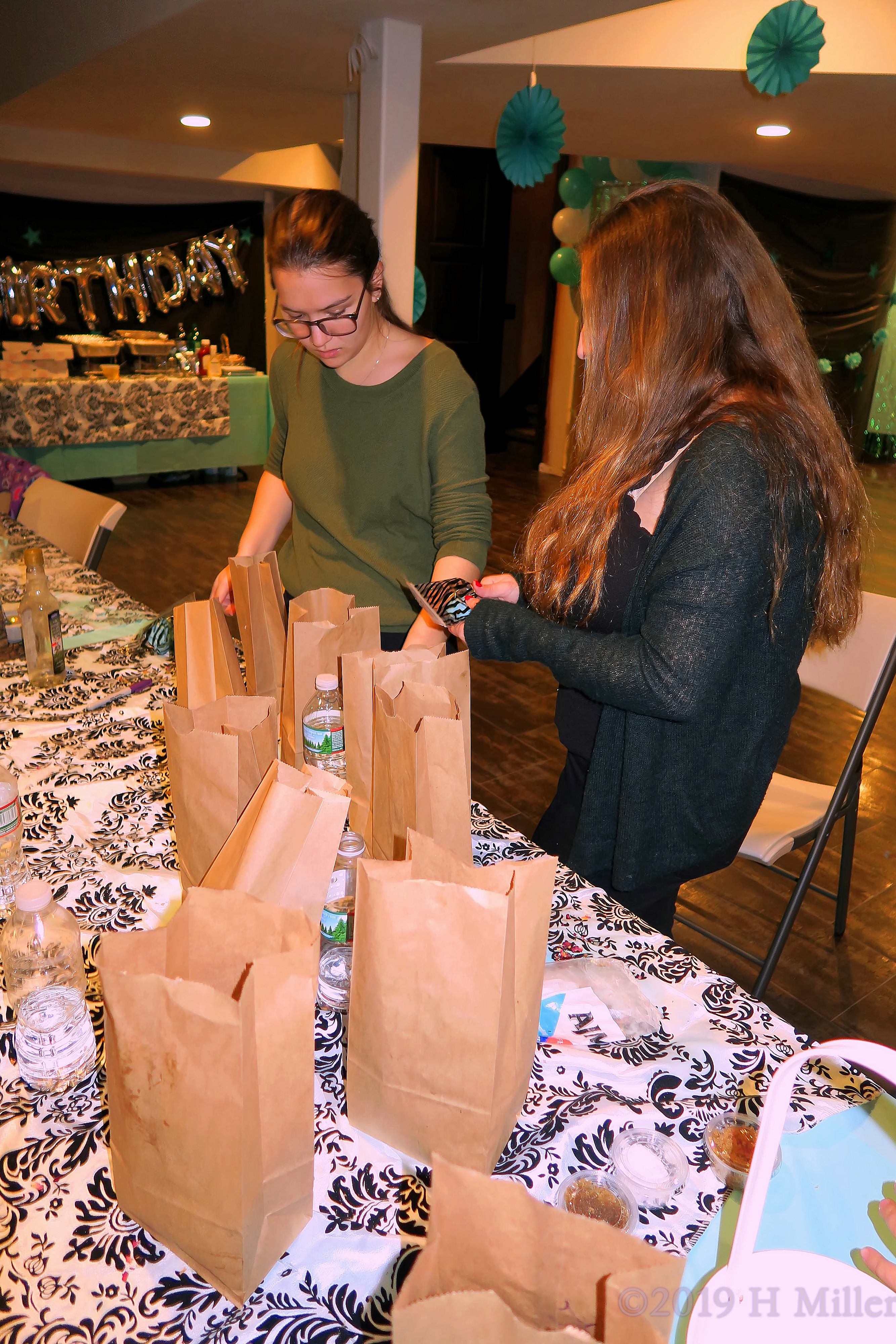 Making Memories! Kids Craft Goodie Bags For Party Guests! 4