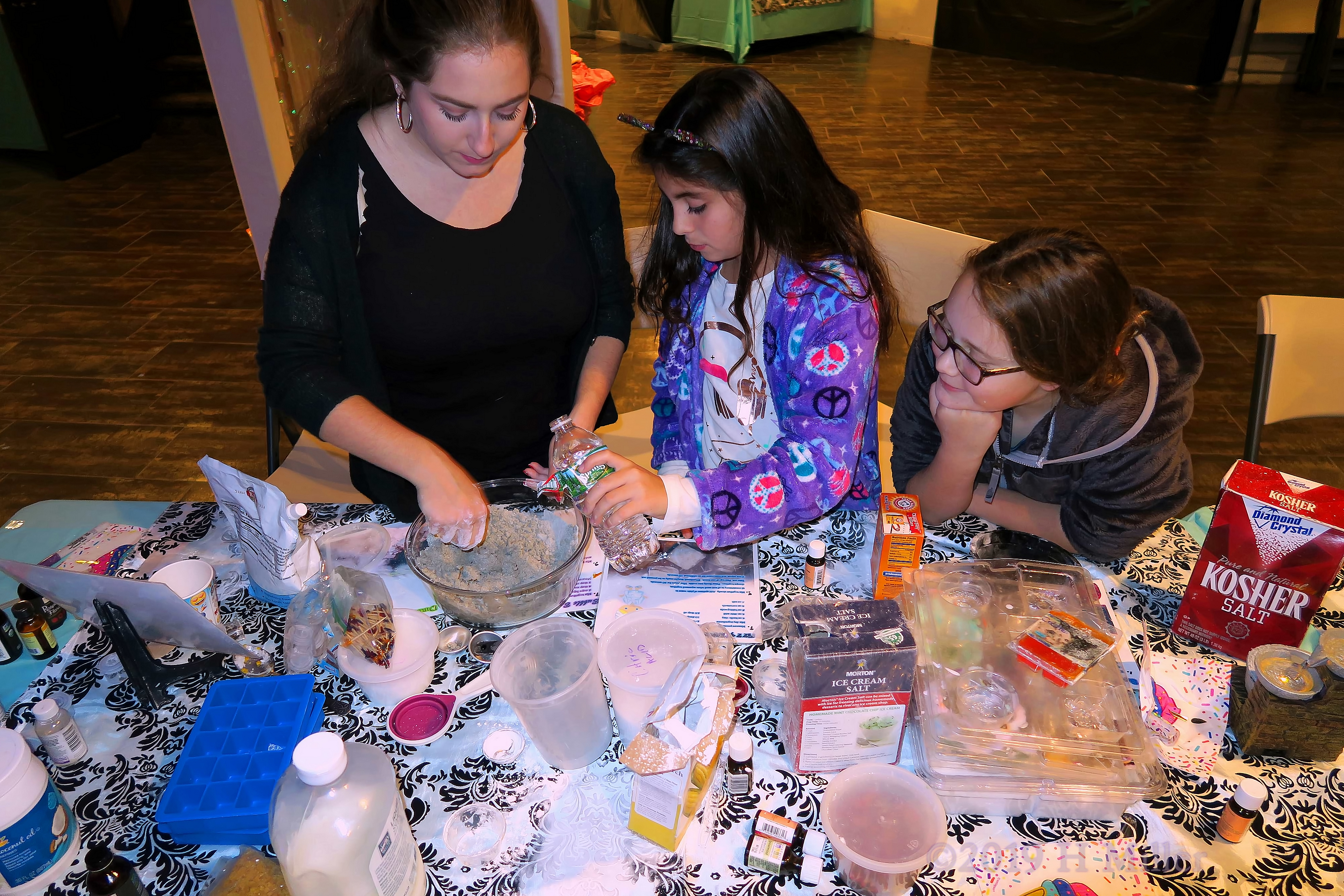 Mixing And Measuring! Kids Crafts At The Spa Party For Girls! Mixing And Measuring! Kids Crafts At The Spa Party For Girls!