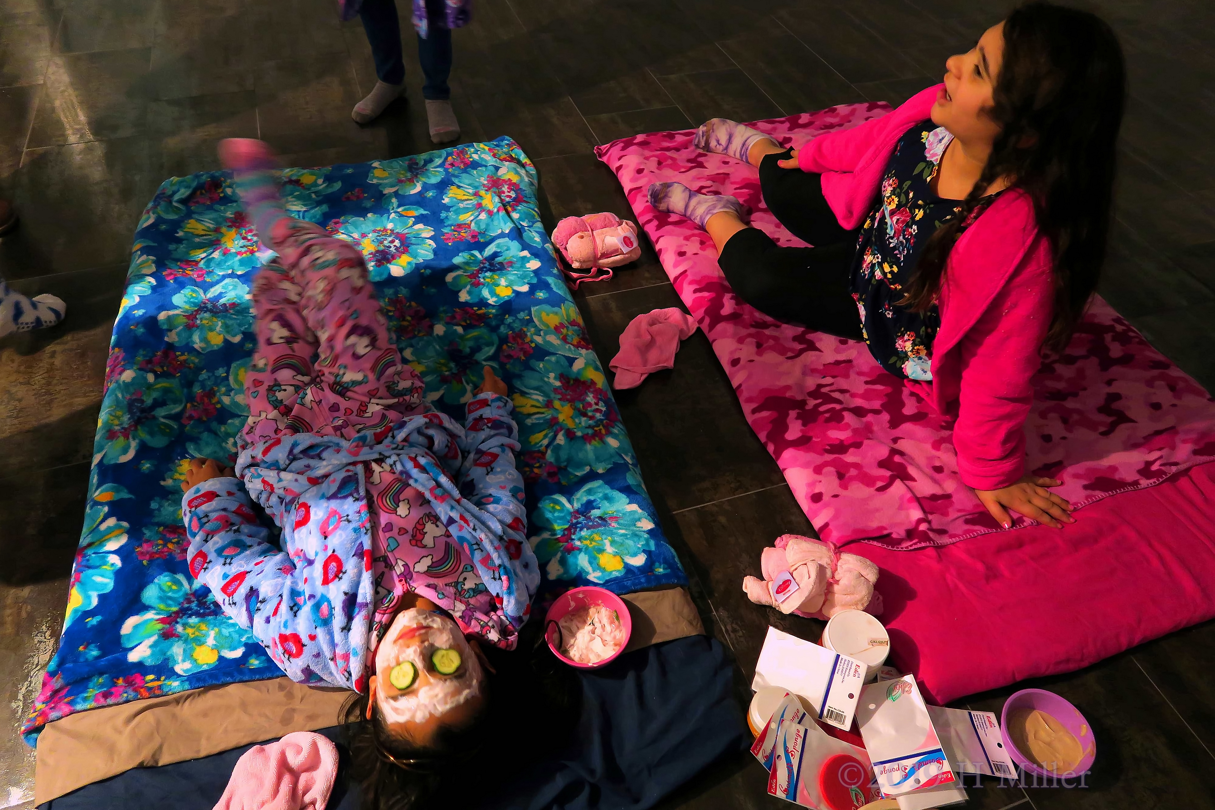 Prepped On Pink And Blue Spa Throws! Kids Facials For This Spa Party Guest! Prepped On Pink And Blue Spa Throws! Kids Facials For This Spa Party Guest!