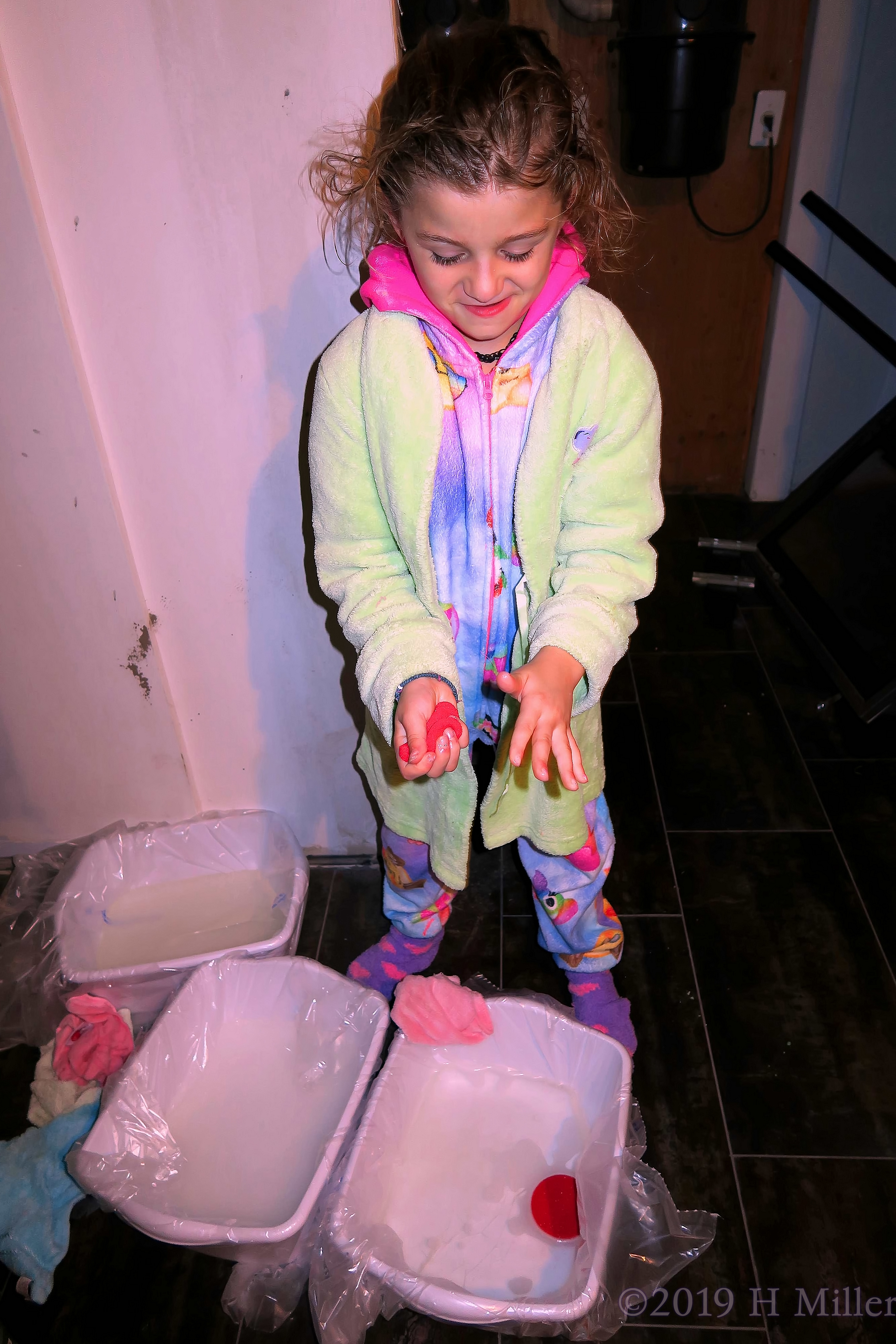 Squishing The Scrubbing Sponge For Kids Facials! Squishing The Scrubbing Sponge For Kids Facials!