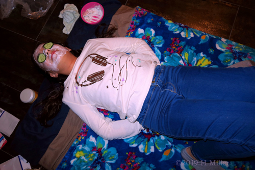 Close Your Eyes With Cucumbers! Kids Facial With Cucumbers on The Eyes On This Party Guest! Close Your Eyes With Cucumbers! Kids Facial With Cucumbers on The Eyes On This Party Guest!