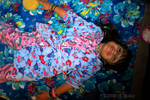 Glowing And Smiling! Kids Facial On This Spa Party Guest! Glowing And Smiling! Kids Facial On This Spa Party Guest!