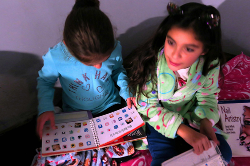 Hard Decisions! Party Guests Choose Nail Art! Hard Decisions! Party Guests Choose Nail Art!