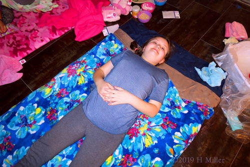 Living The Life! Lounging Party Guest During Kids Facial! Living The Life! Lounging Party Guest During Kids Facial!